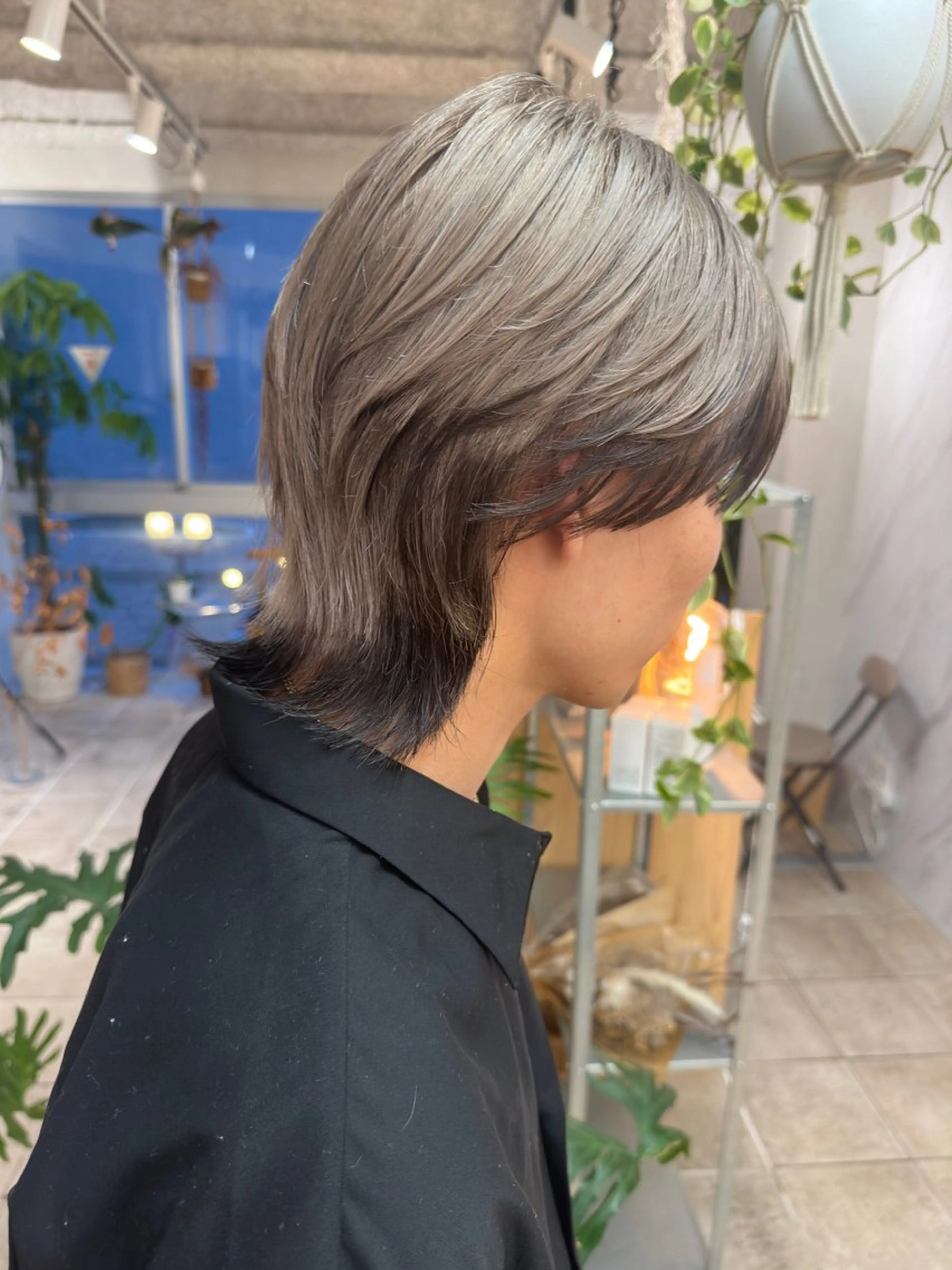 ミディアム カラー メンズ メンズウルフカット 黒髪 シルバー ウルフカット カット ヘアカラー トリートメント broocH 清水 駿【デザインカラー】のヘアスタイル