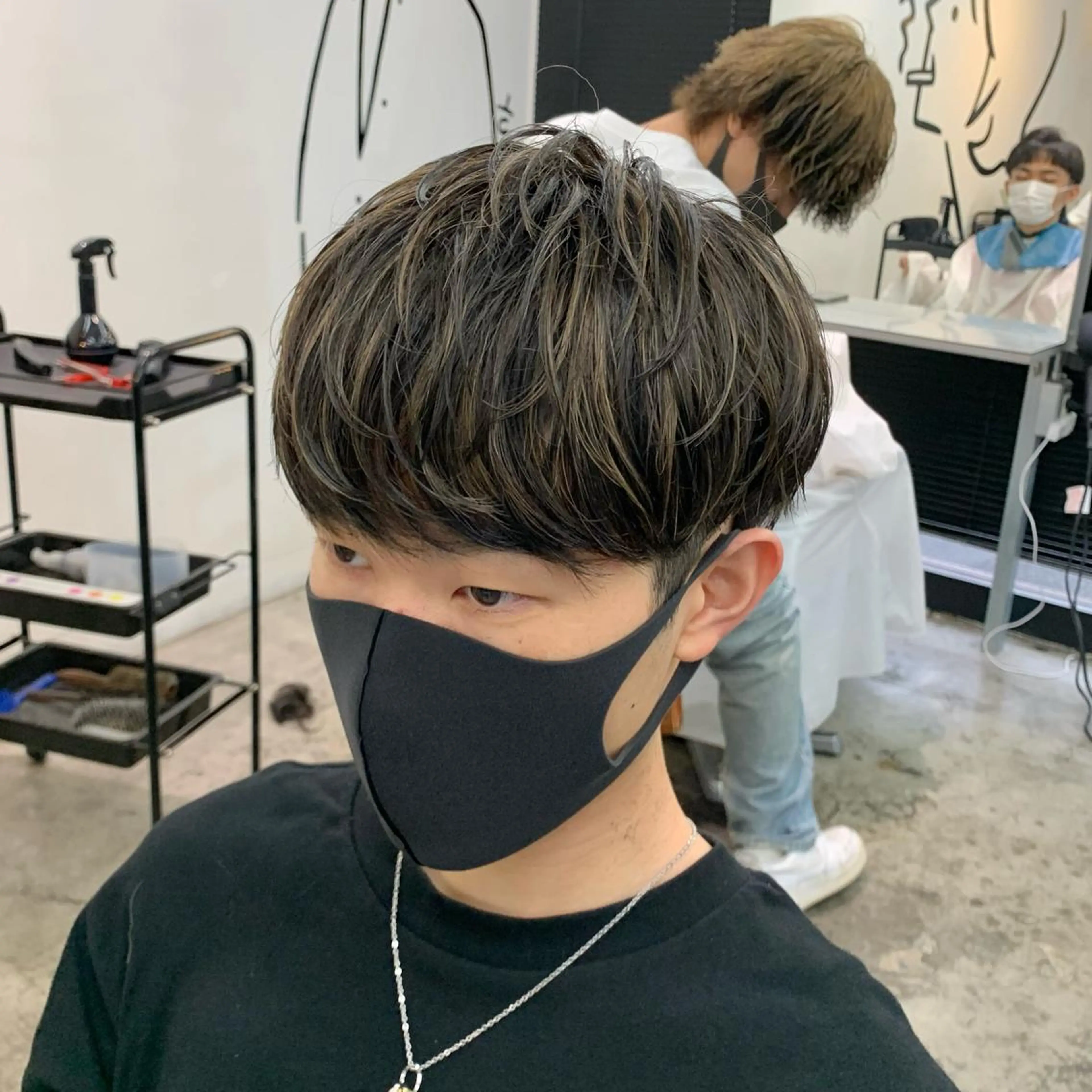 ショート カラー メンズ メンズハイライト マッシュ ハイライトカラー ハイライト カット ヘアカラー メンズ特化美容師/ 藤戸 椋のヘアスタイル