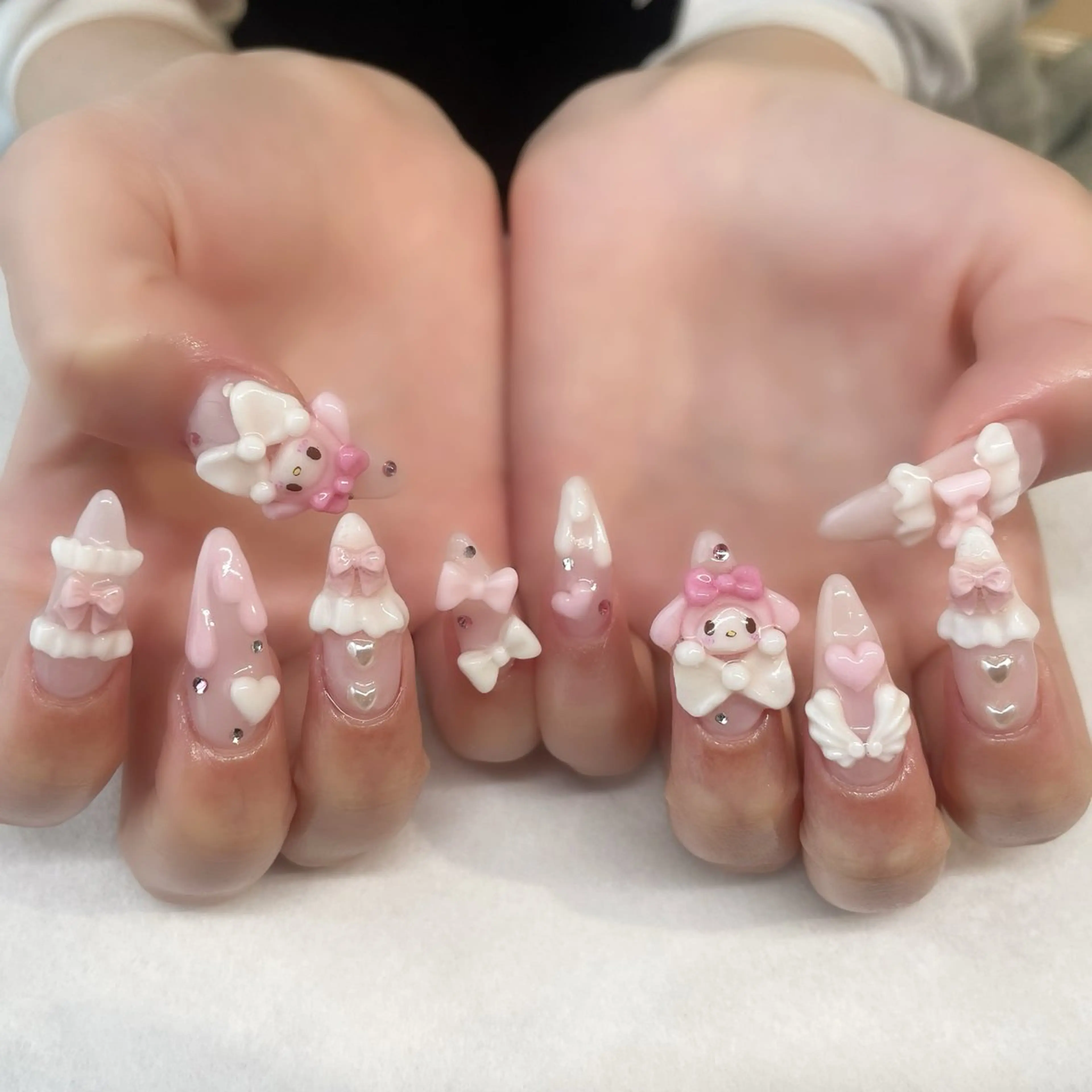 ネイル ハンドネイル 🌈🐰 saki. m 🐰🌈のネイルデザイン