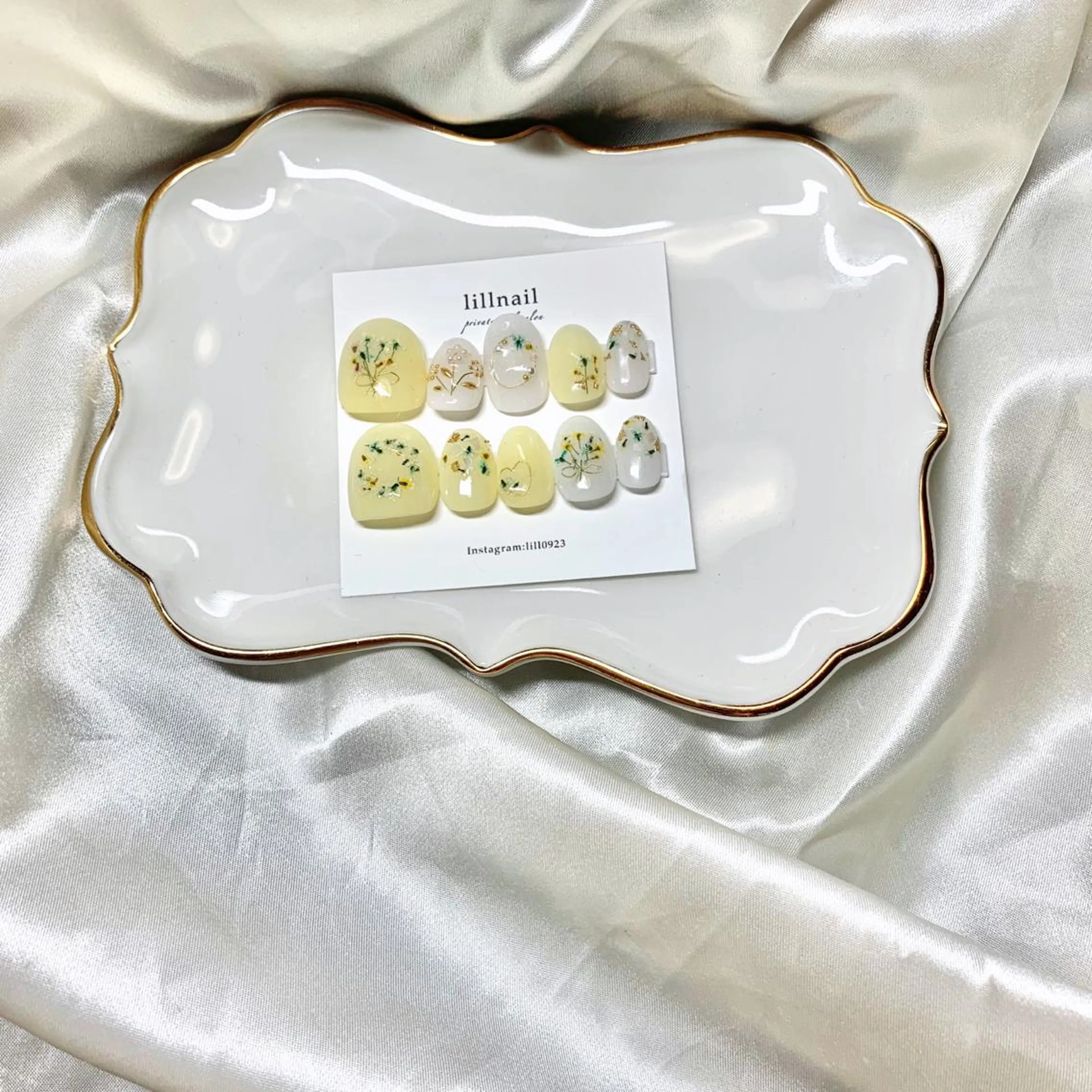 ミディアム pllia beautyのネイルデザイン