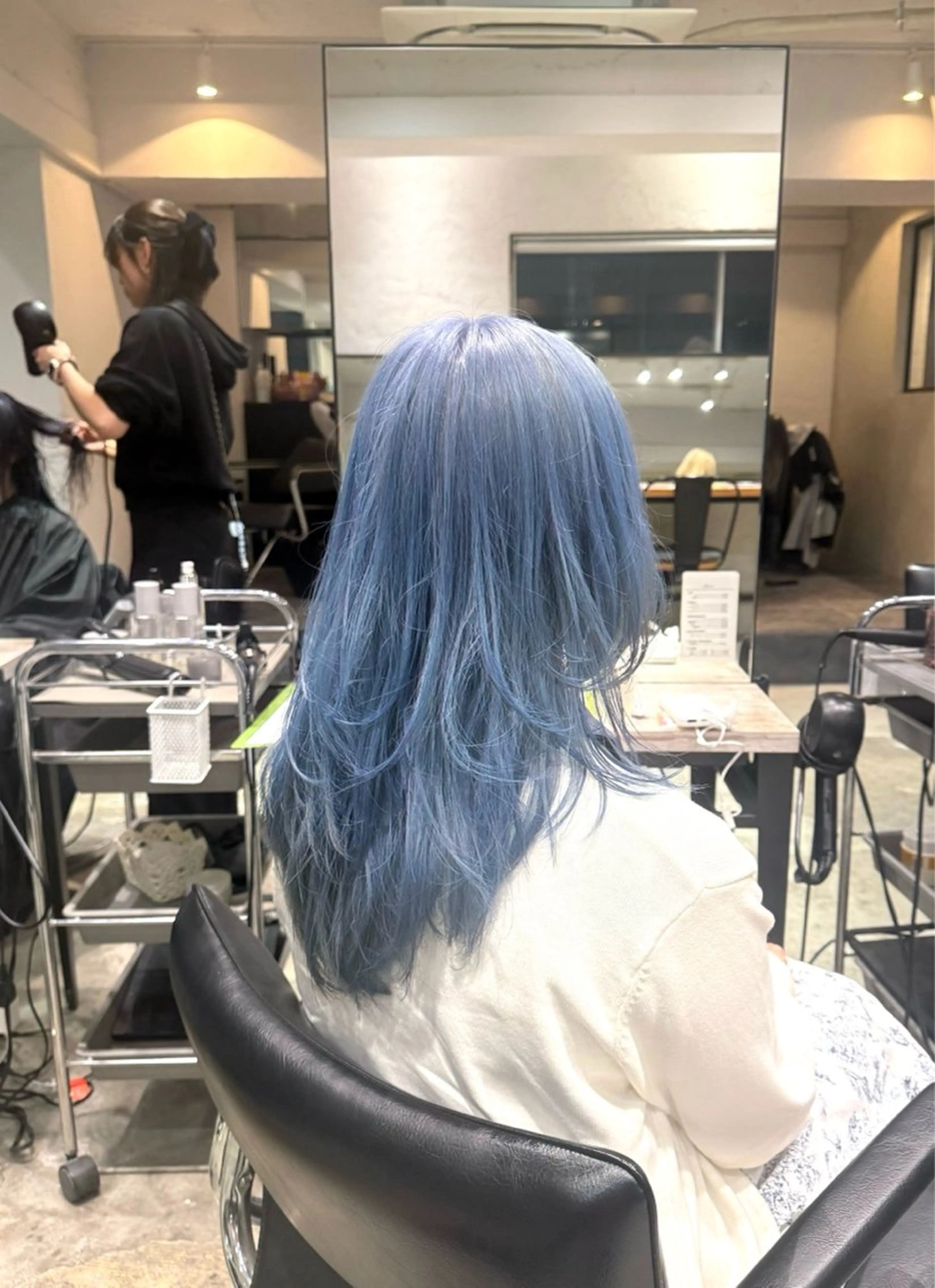 セミロング カラー ヘアカラー 🩵艶ハイトーン ブリーチ🩵ユウゴのヘアスタイル