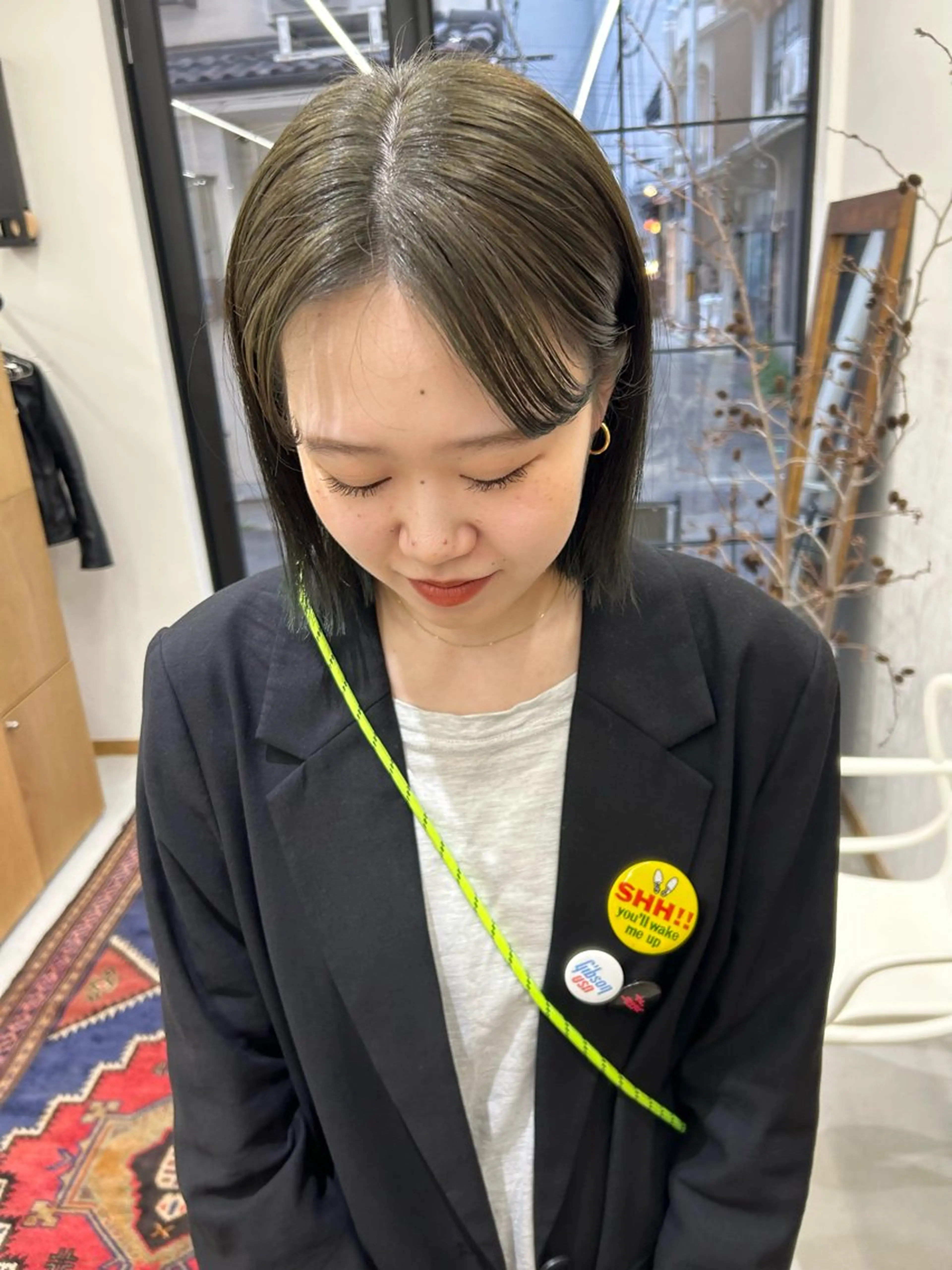 ショート カラー パーマ ヘアアレンジ ベージュカラー ブリーチ ダブルカラー グレージュ ブリーチなしカラー カット ヘアカラー トリートメント 髪と音処　マトぺ所属・ダブルカラー/ボブ ブリーチカラー/ユリのヘアスタイル