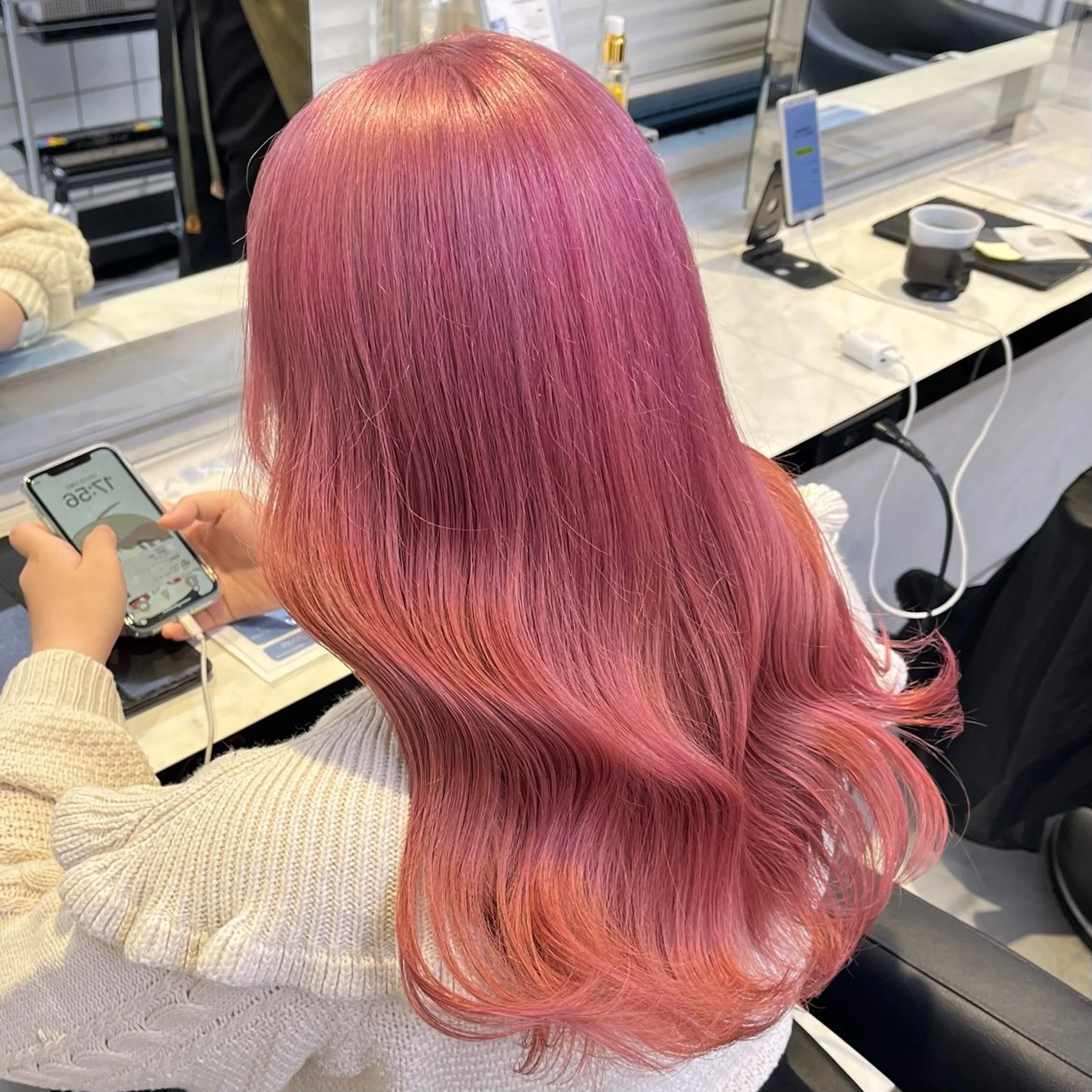 セミロング カラー ヘアアレンジ 🍒透明感カラー🌨 🥕ハイトーンカラーのヘアスタイル
