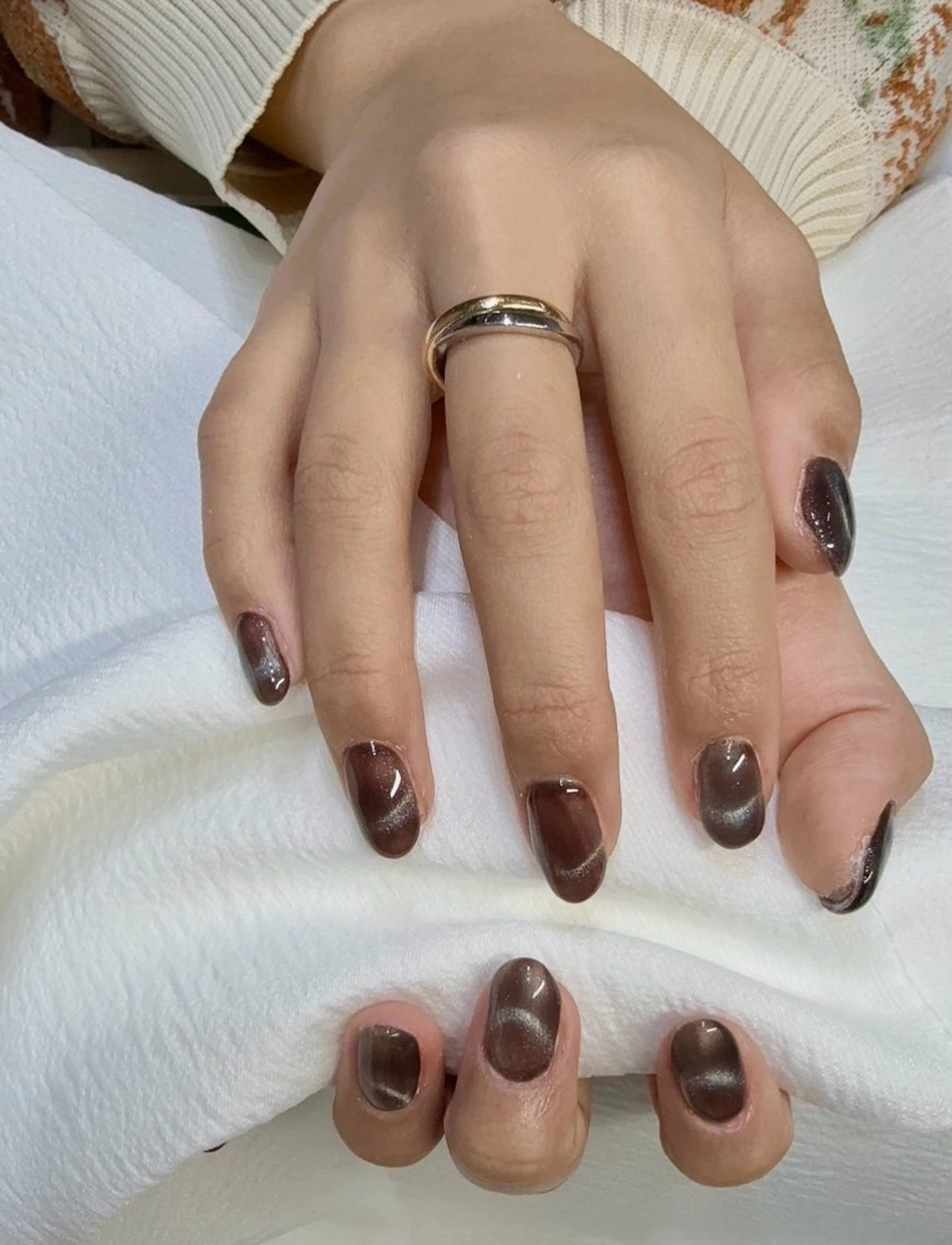 ネイル ブラウン ゴールド マグネットネイル オフィスネイル 赤色 ハンドネイル ハンドケア NailSalon✨ Écrinエクランのネイルデザイン