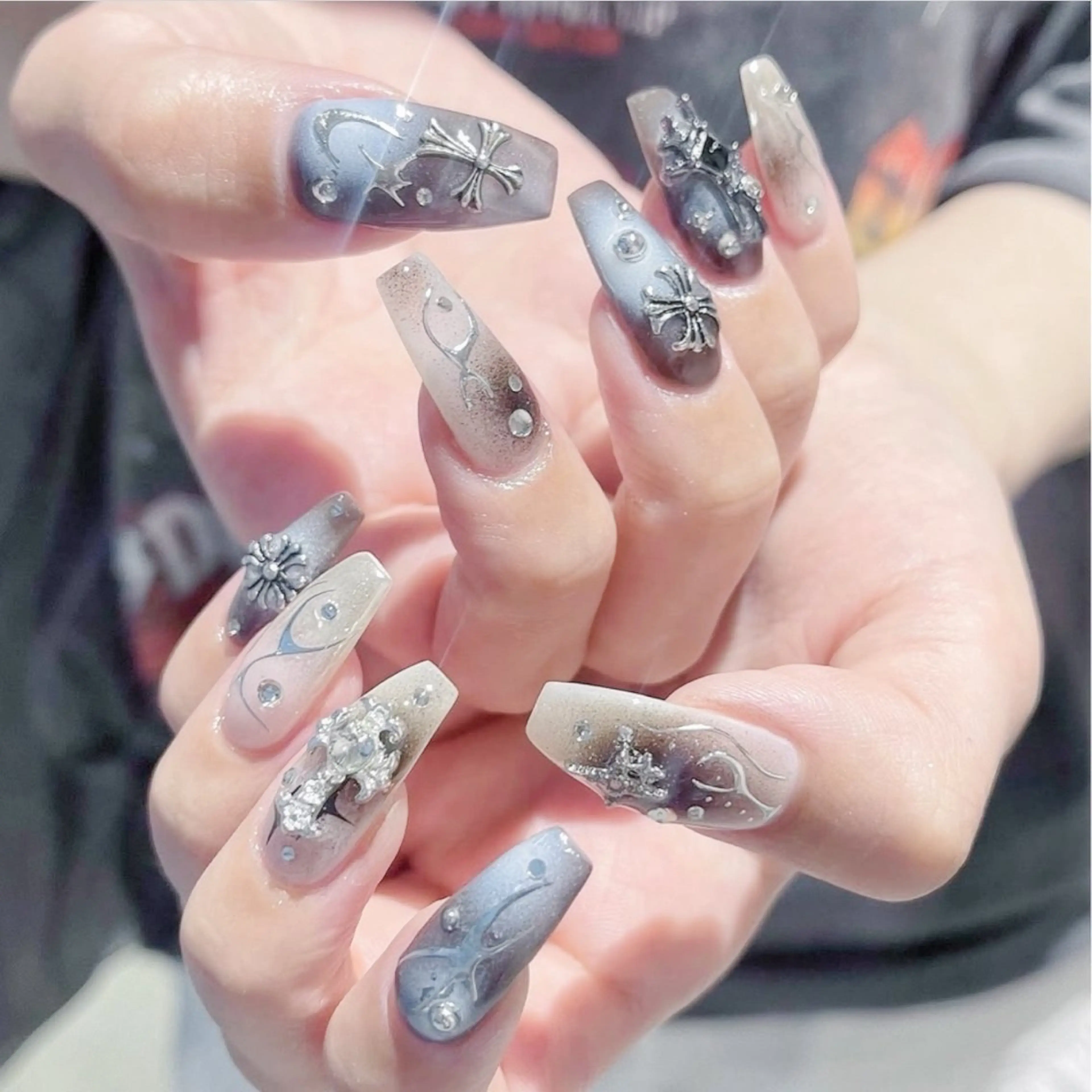 ネイル アニマル柄 オーロラネイル チークネイル フラッシュネイル ジェルネイル ハンドネイル Lina所属・Hina 池袋 長だしチップ専門店のネイルデザイン