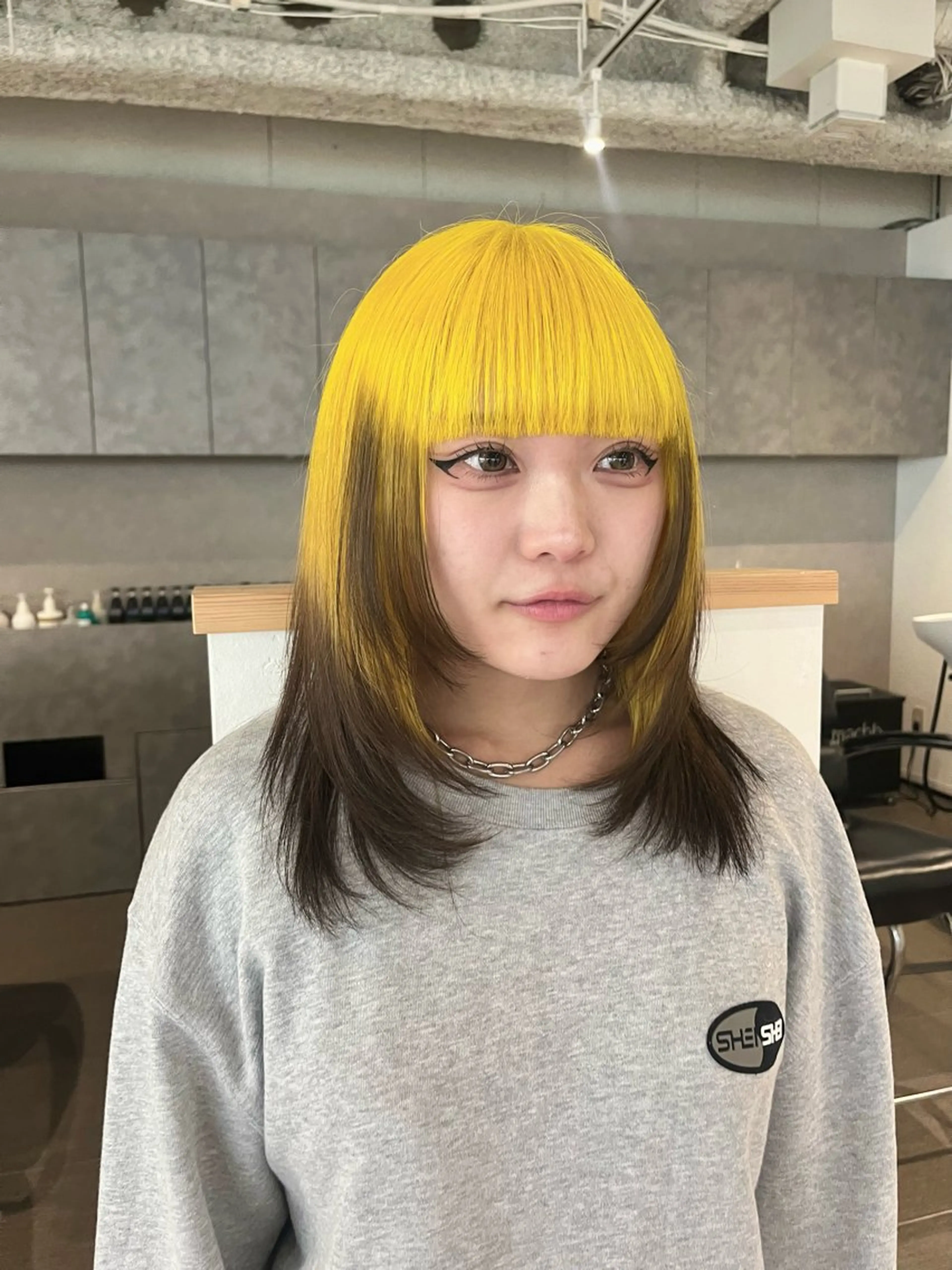 ミディアム カラー ブラウンカラー デザインカラー ハイトーンカラー イエローカラー ウルフカット カット ヘアカラー トリートメント 桃果 momokaのヘアスタイル