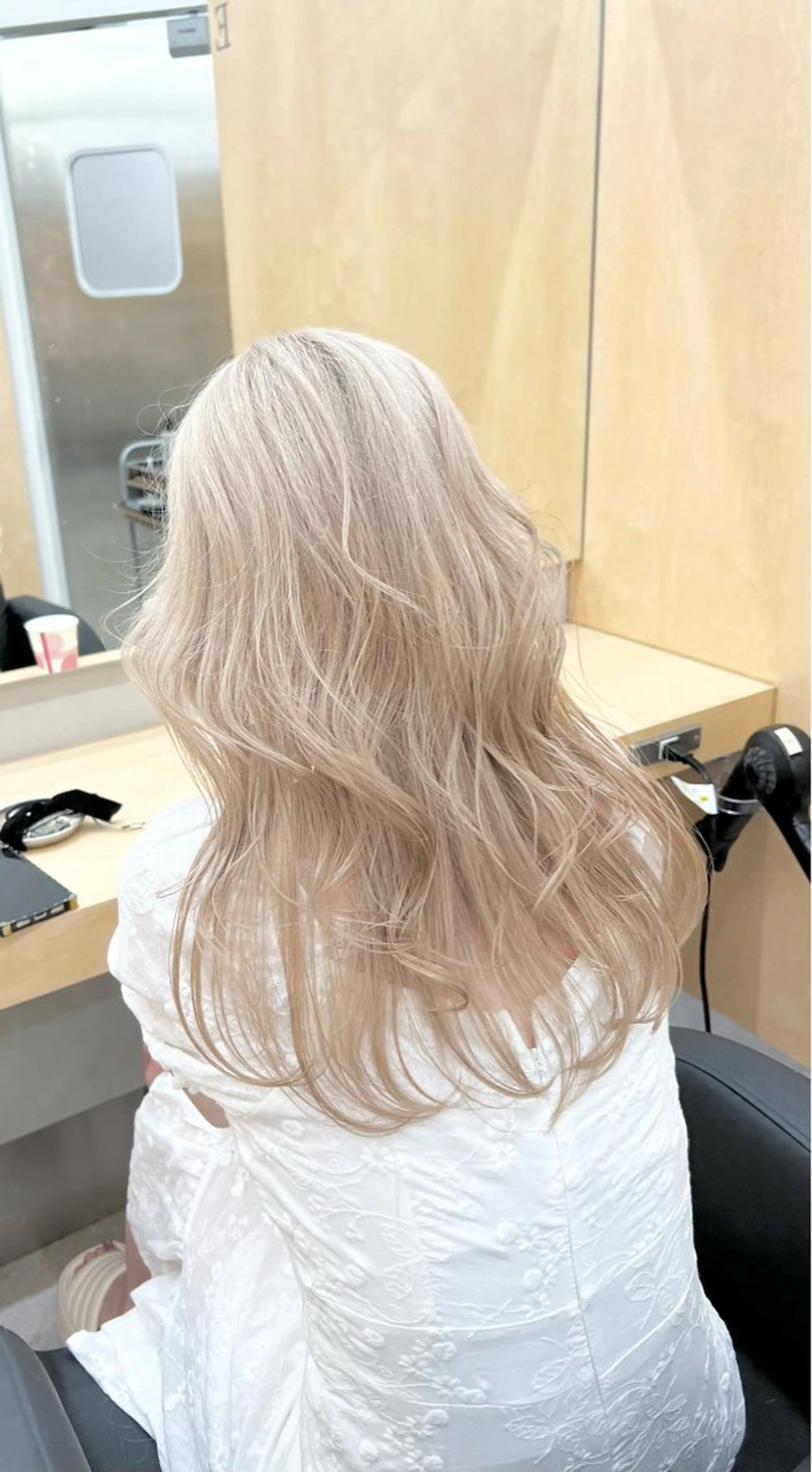 ロング カラー ベージュカラー ブリーチ ブロンド ケアブリーチ ホワイトベージュ カット ヘアカラー トリートメント ヘアセット I've  for hair所属・🫧艶ハイトーン ブリーチ🫧トモヤのヘアスタイル