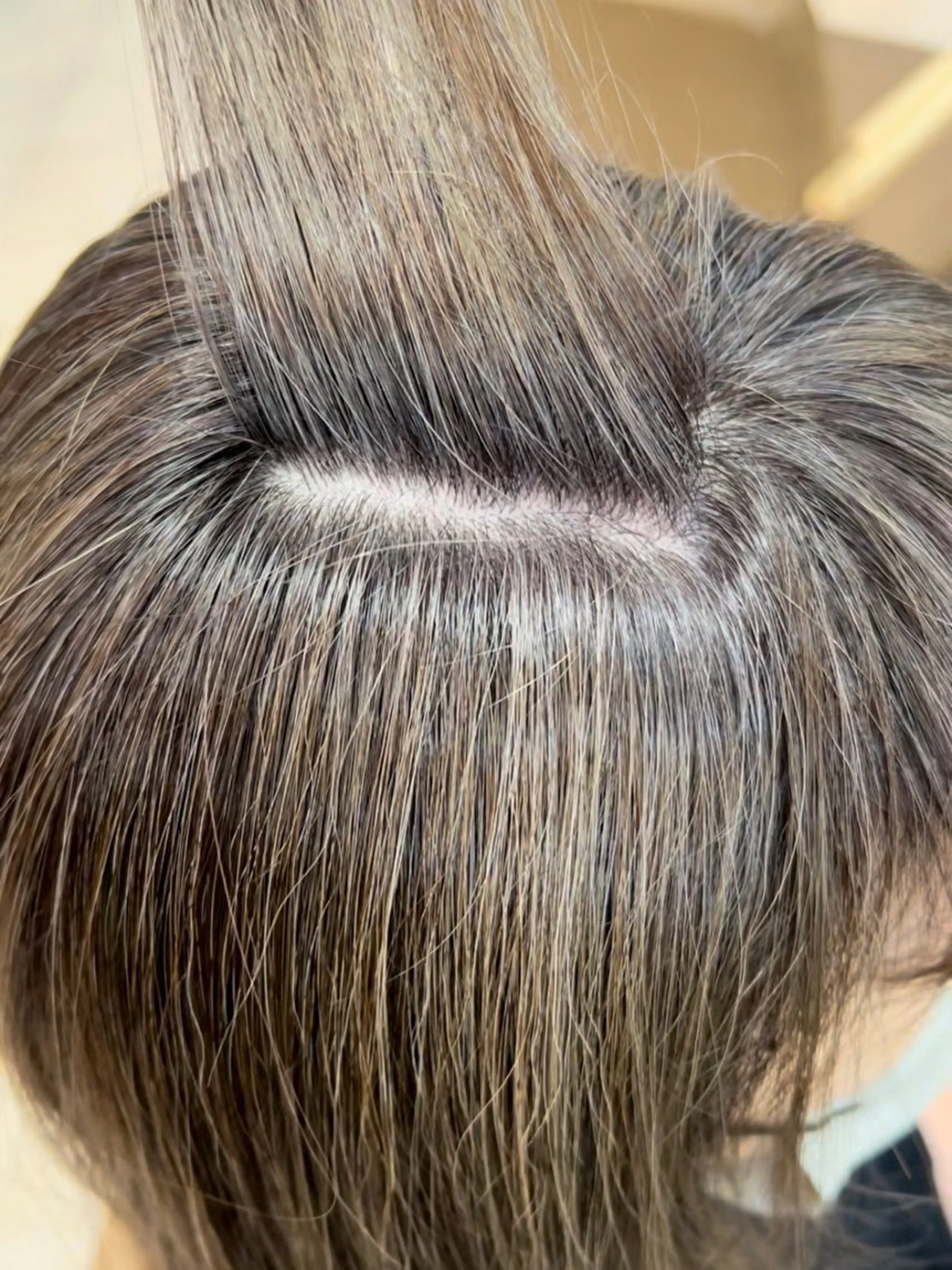 セミロング ハイライト ヘアカラー トリートメント 白髪ぼかし脱白髪染め 大塚綾のヘアスタイル