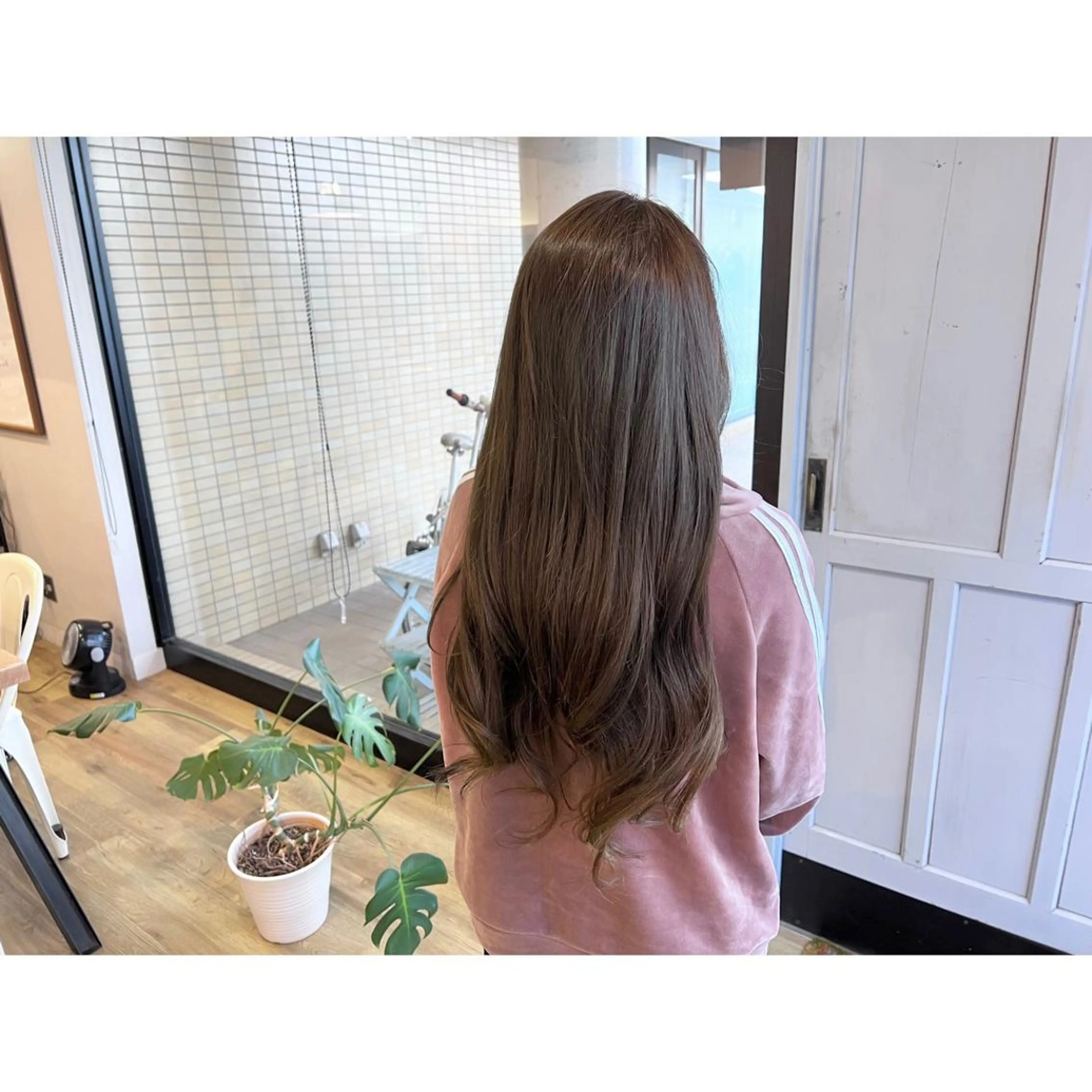 ロング カラー ベージュカラー ヘアカラー トリートメント ツキダテ ユイのヘアスタイル