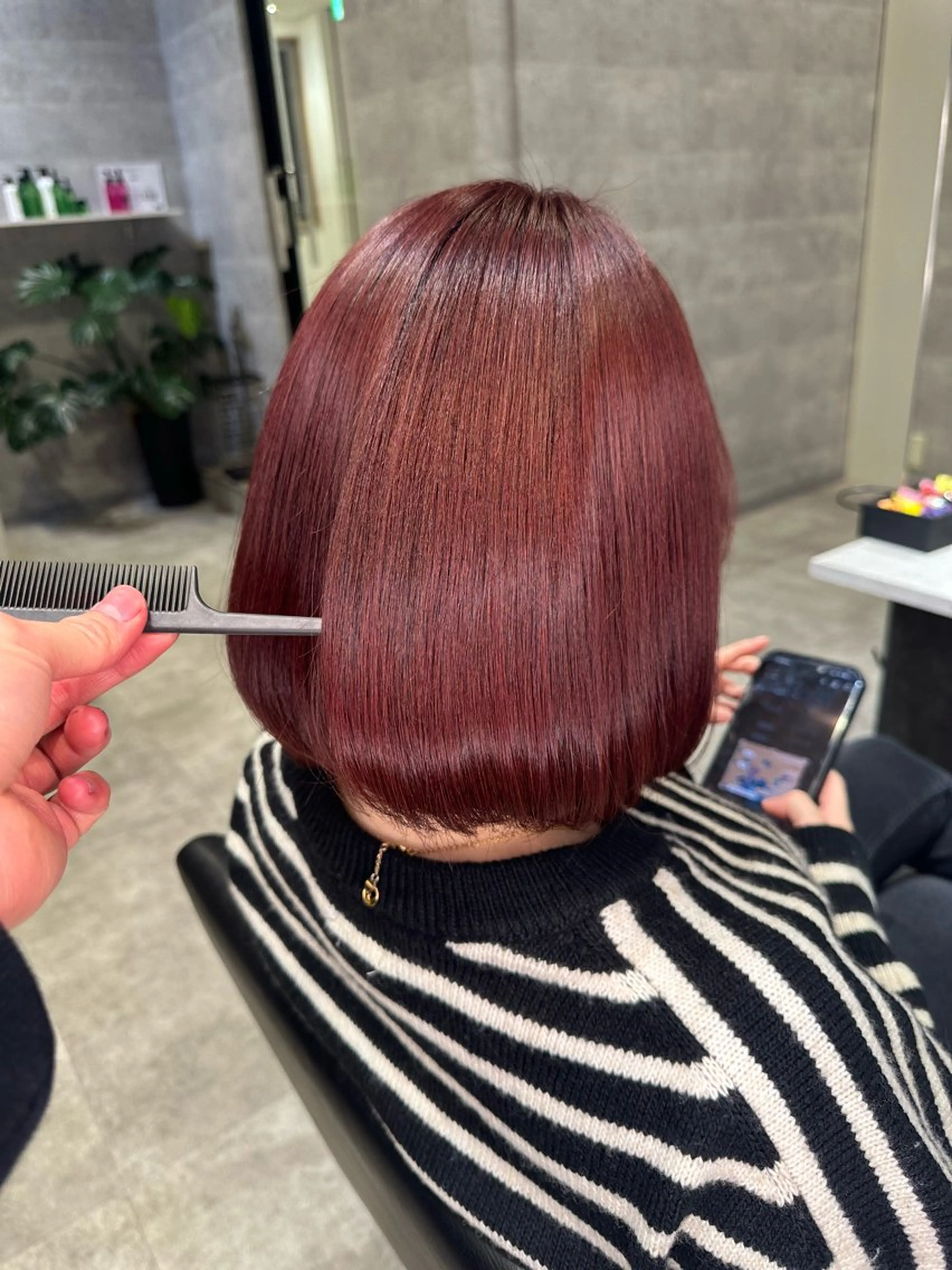 ミディアム カラー ボルドーカラー カット ヘアカラー _WHITE /藤田唯生のヘアスタイル