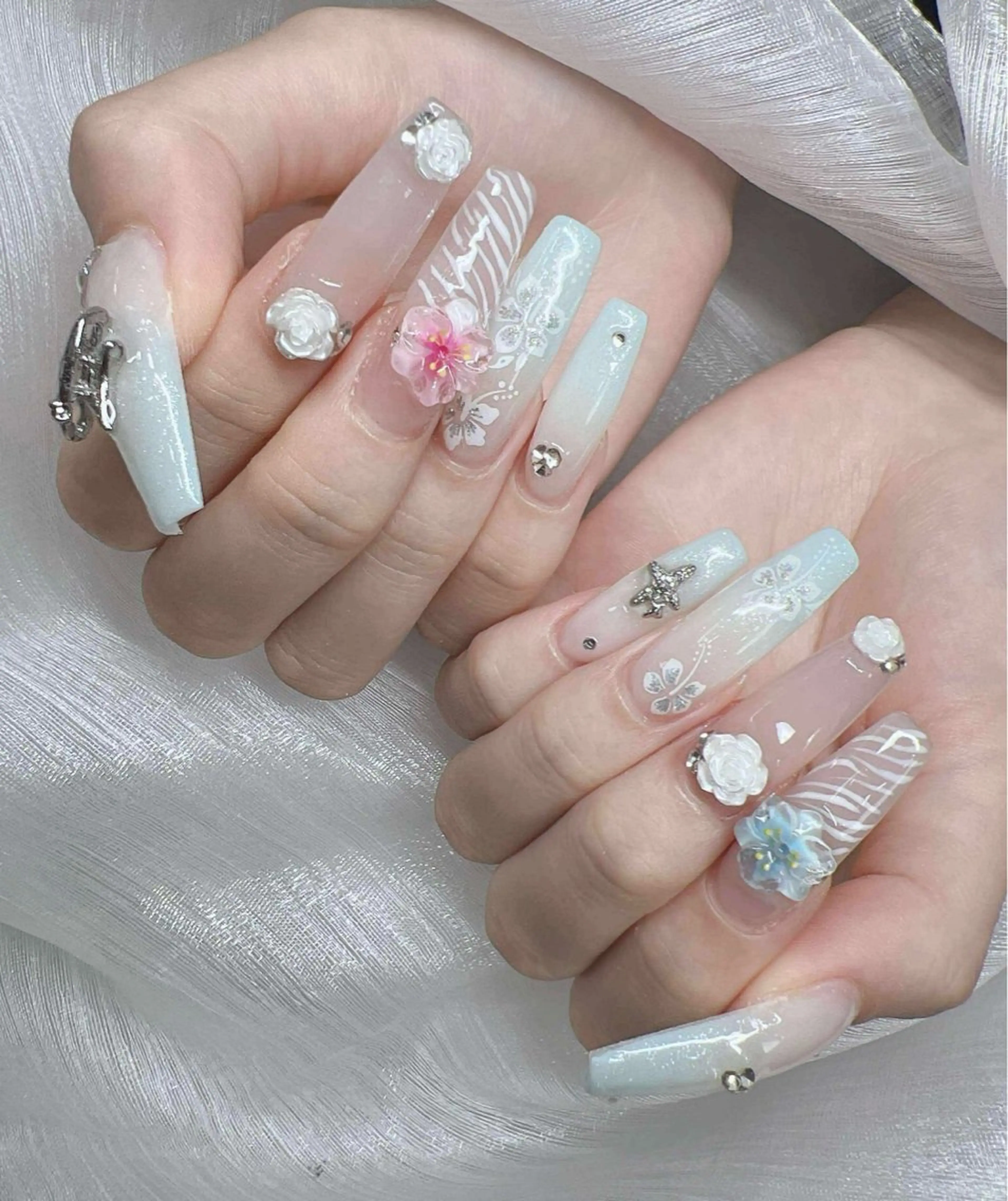 ネイル 長さ出し グラデーション 卒業式 キラキラネイル マグネットネイル ハンドネイル Lee Nailsのネイルデザイン