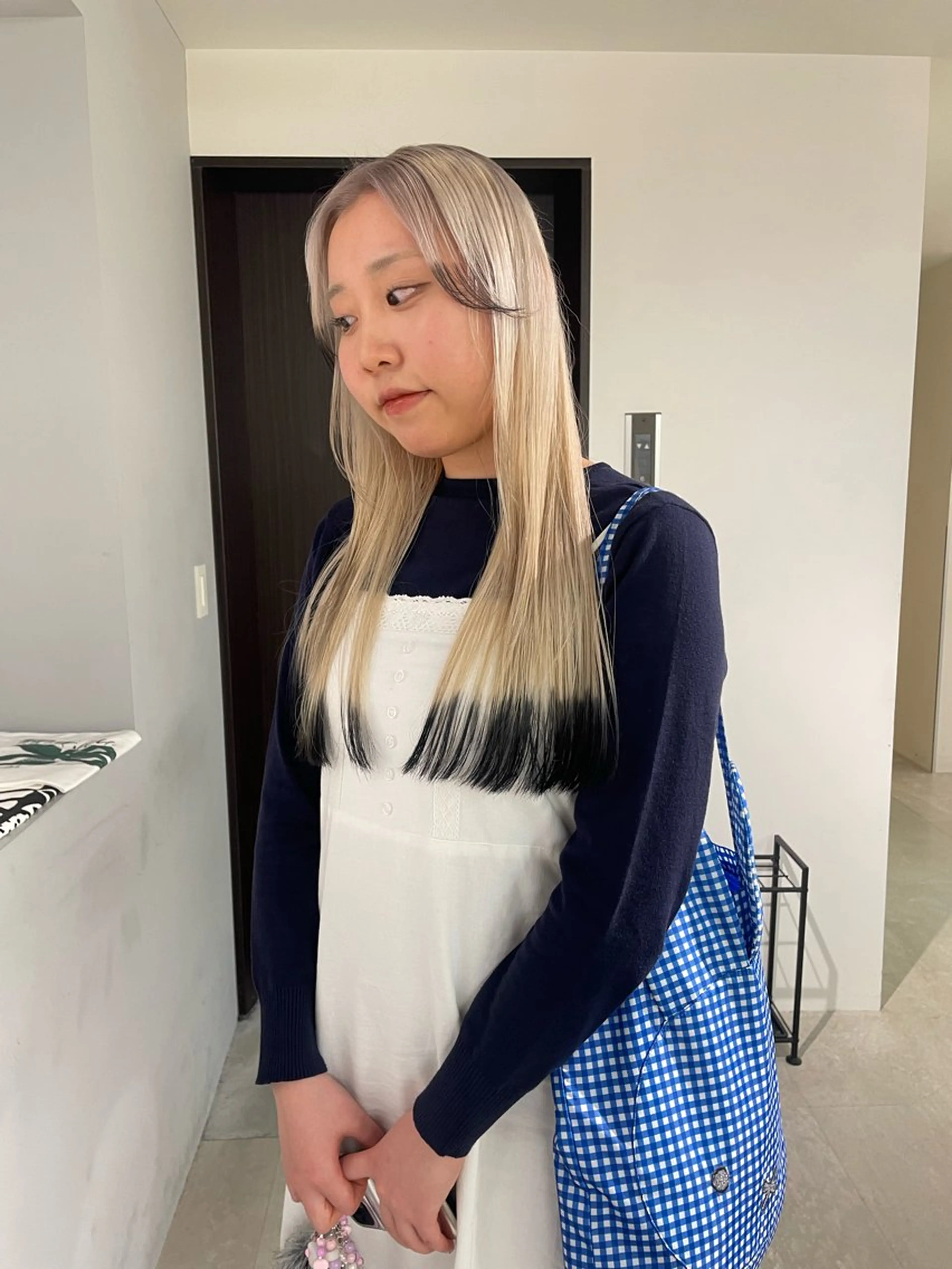 ロング カラー ブリーチ ケアブリーチ デザインカラー ダブルカラー カット ヘアカラー トリートメント MIU/ルーツカラー ボブ/顔周りレイヤーのヘアスタイル
