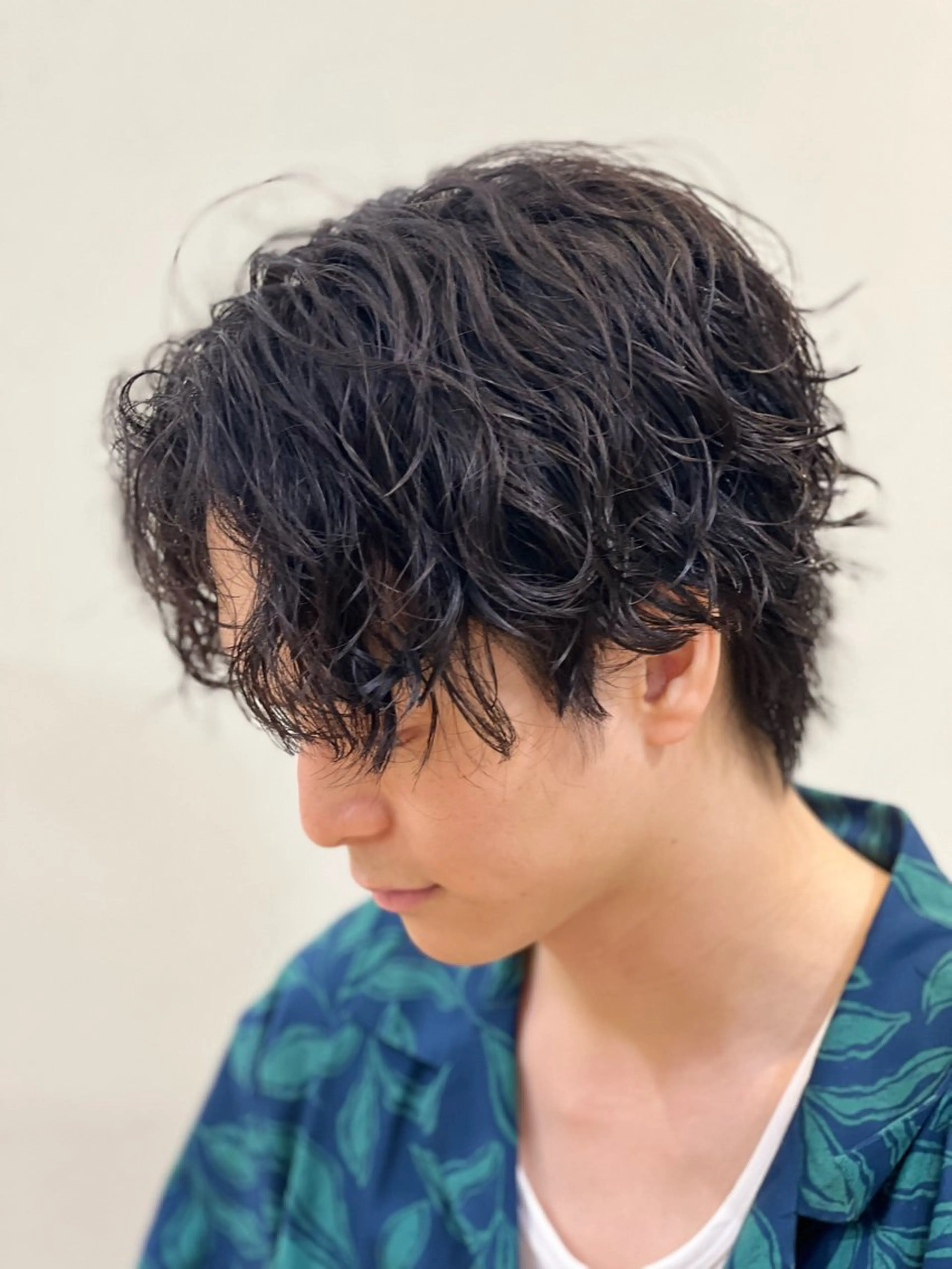 ショート パーマ メンズ メンズパーマ カット パーマ メンズパーマ 岩成健志郎のヘアスタイル