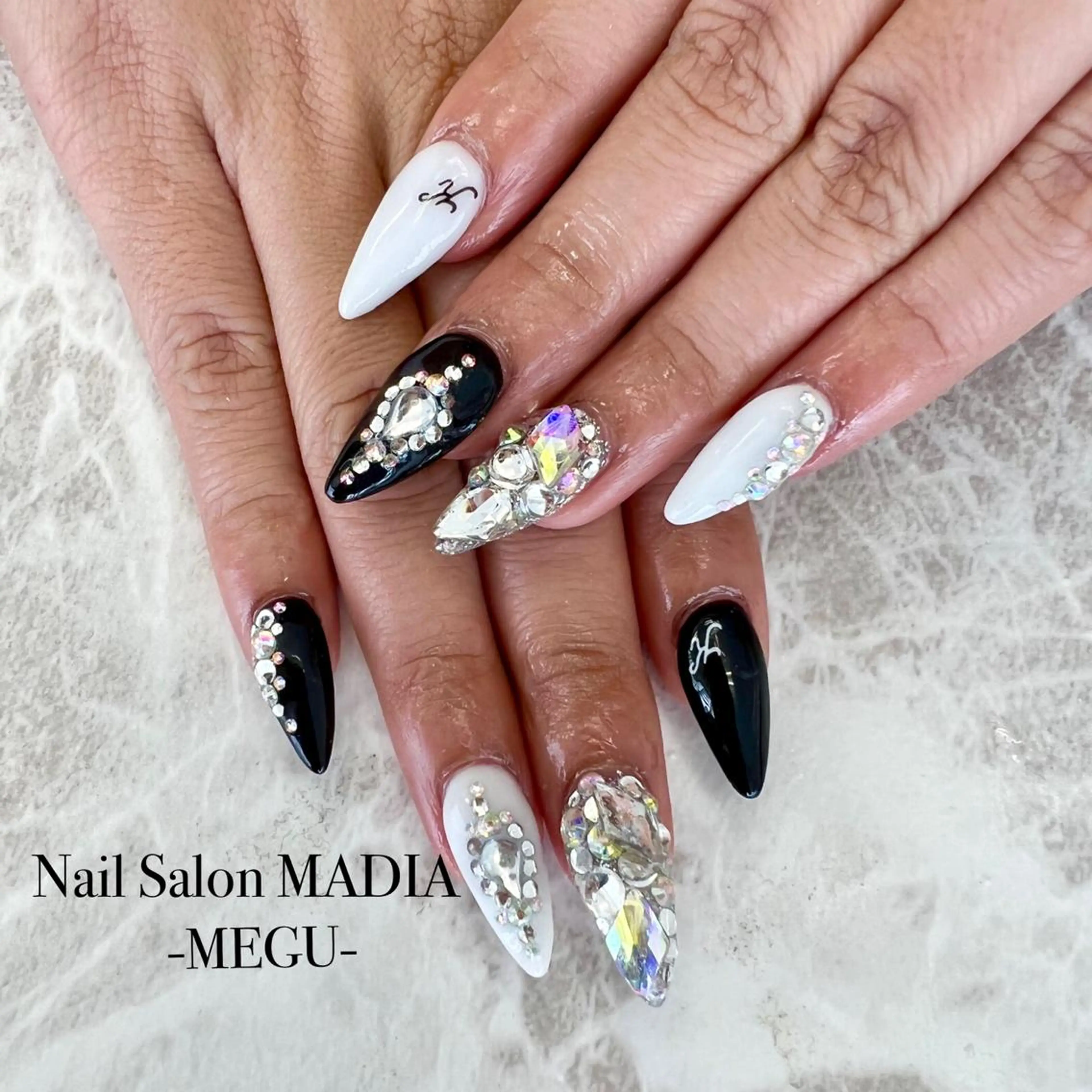 ネイル MADIA藤沢所属・MADIA MEGUのネイルデザイン