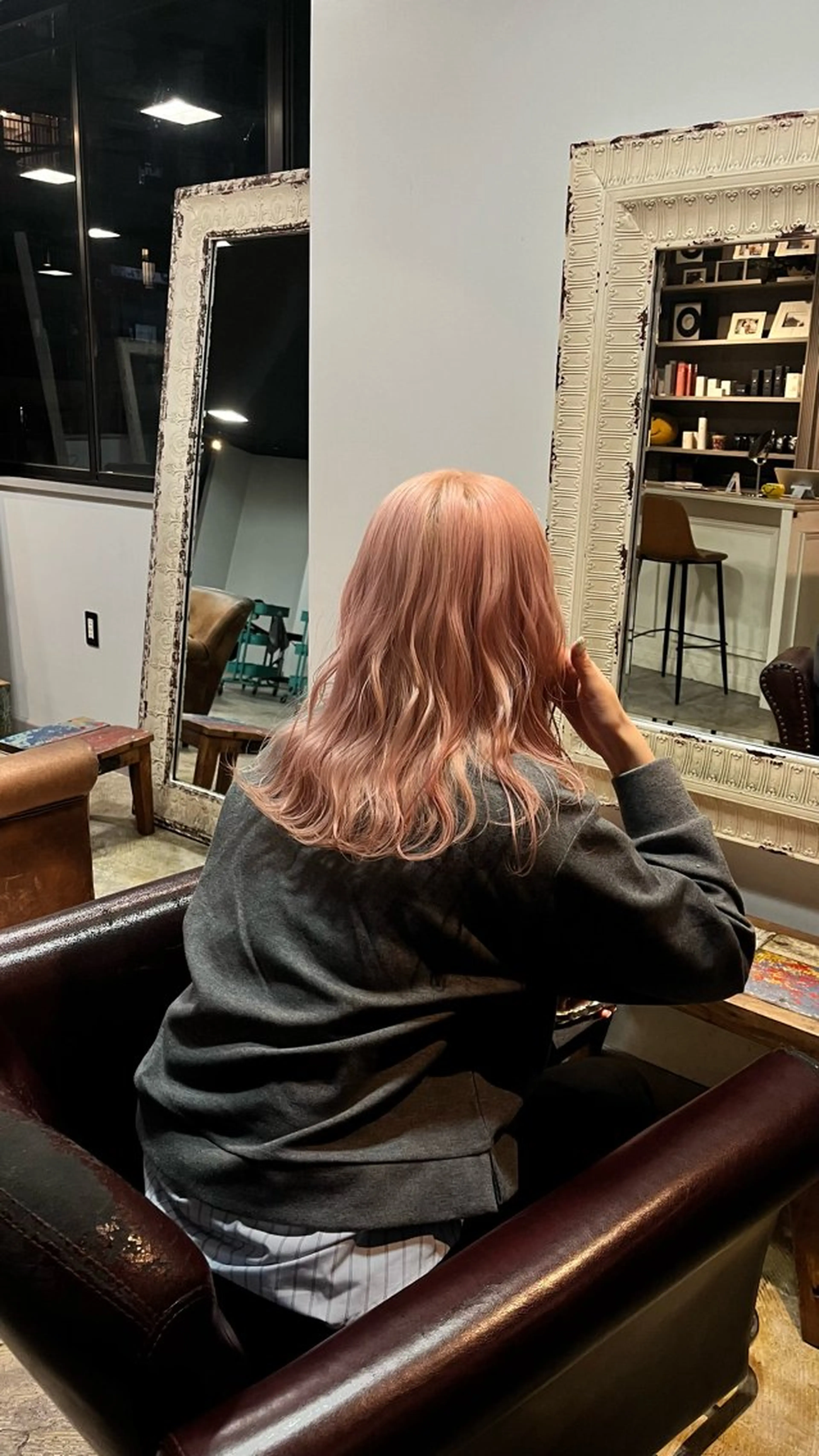 ロング カラー ベージュカラー ブリーチ ブロンド ピンクカラー ピンクベージュ ヘアカラー トリートメント 萩野 あやのヘアスタイル