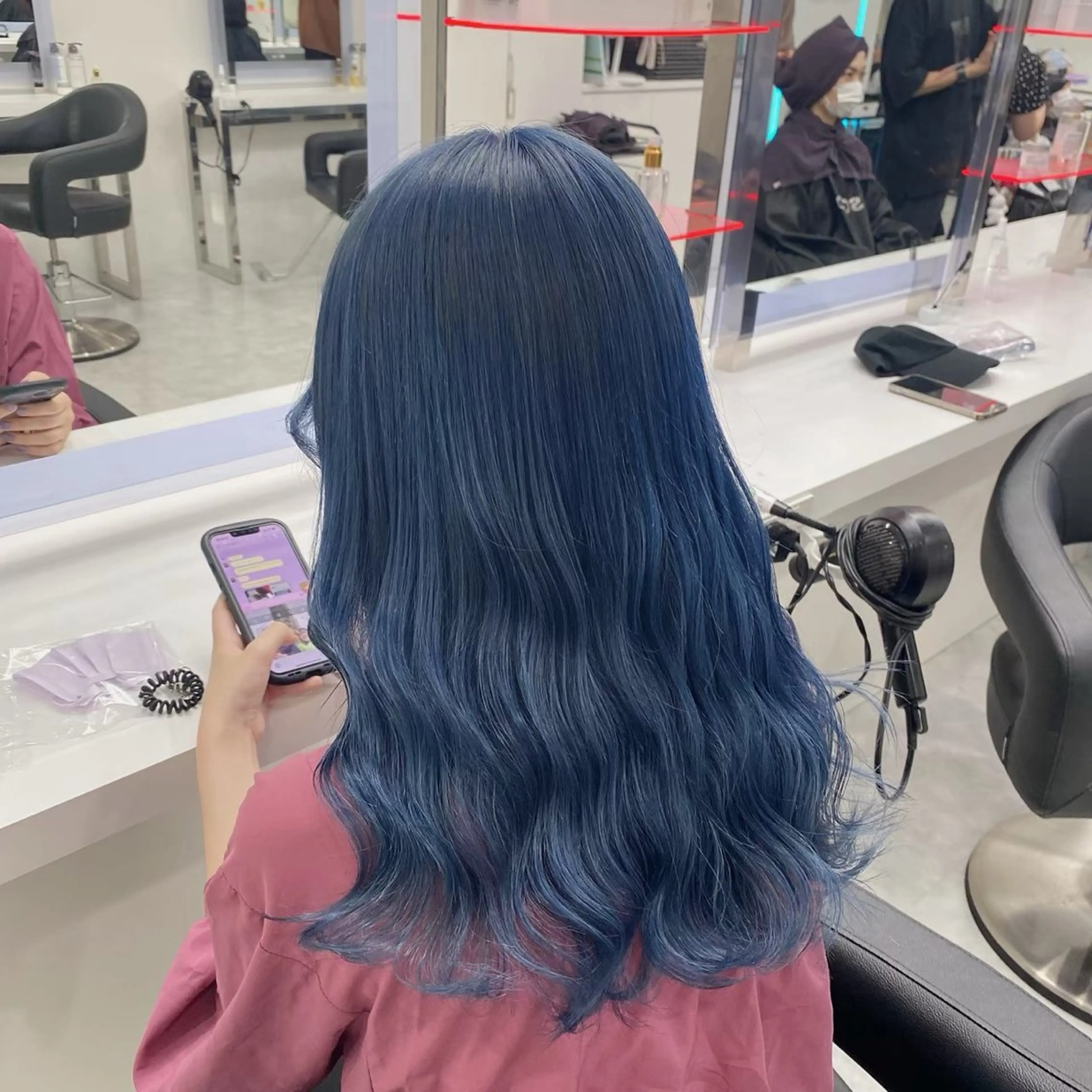 セミロング カラー ヘアアレンジ ブリーチ ブルーカラー ケアブリーチ ダブルカラー 髪質改善 🩵ダメージレス艶感 ハイトーン🩷のヘアスタイル