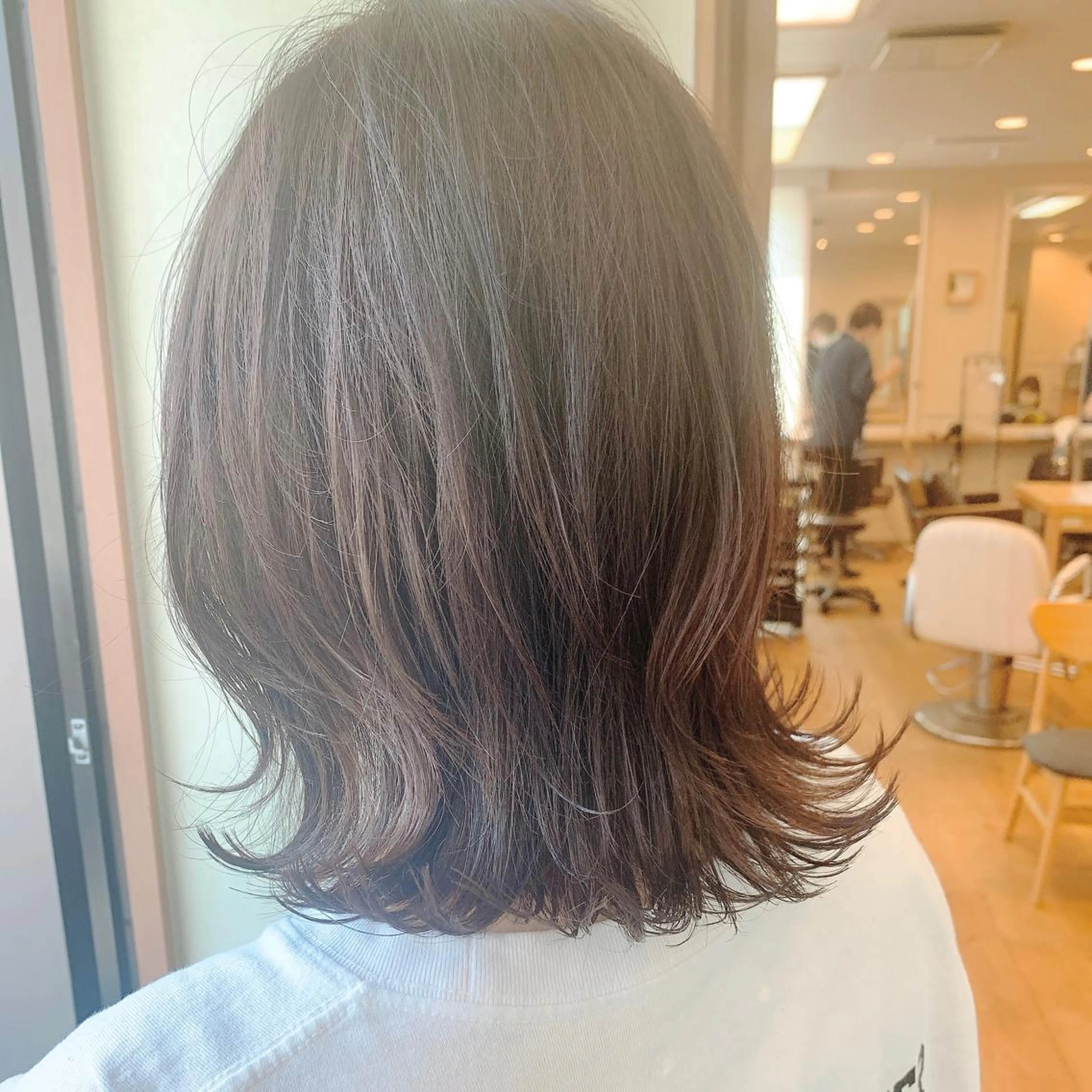 ミディアム レイヤーカット カット NUMBER_ ユイナのヘアスタイル