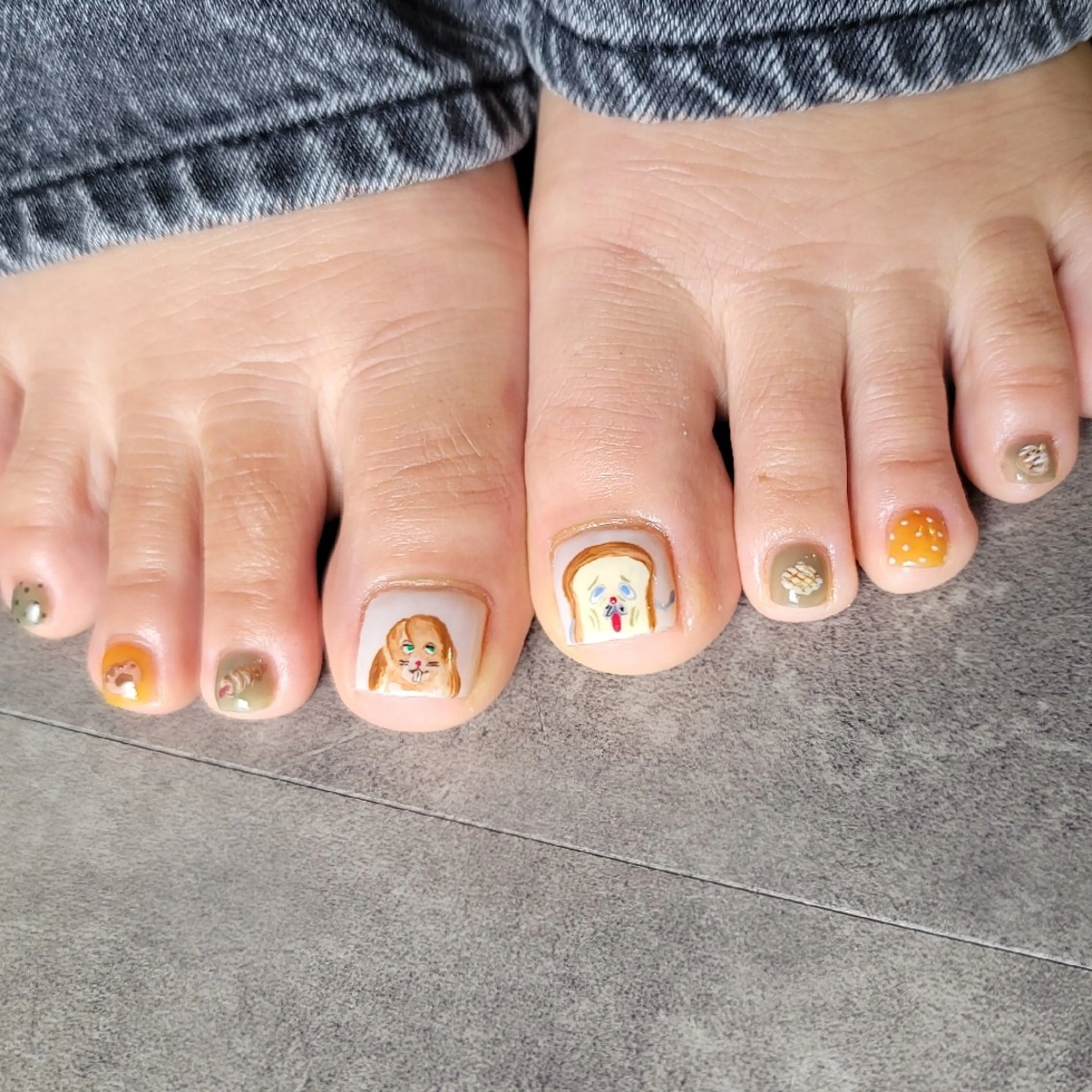 ネイル フットネイル 🌲🌳🚪iiit o🌲🌳🌲のネイルデザイン