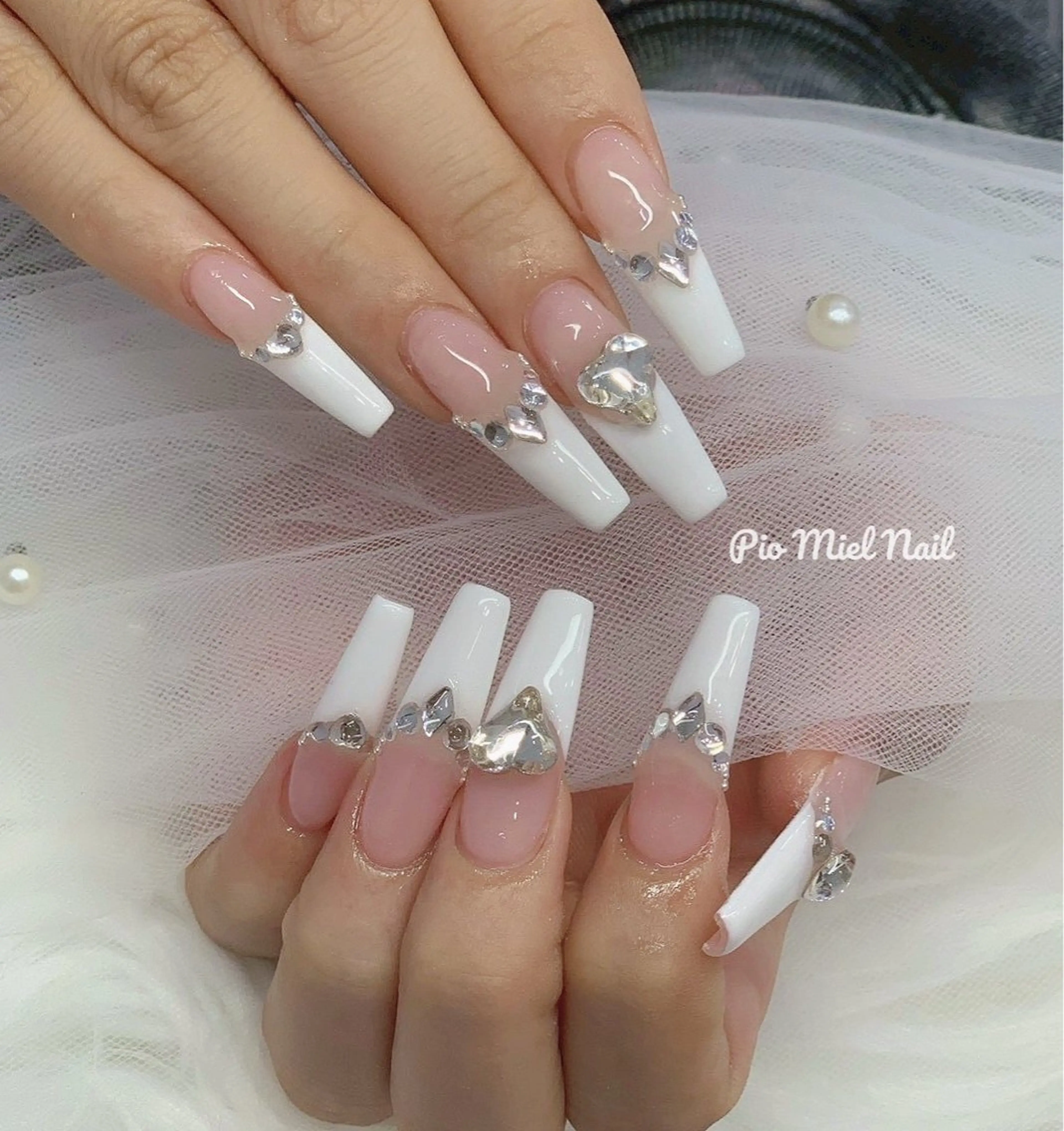 ネイル フレンチネイル ロングネイル シンプルネイル スクエアネイル ストーンネイル ハンドネイル Pionail 新宿のネイルデザイン