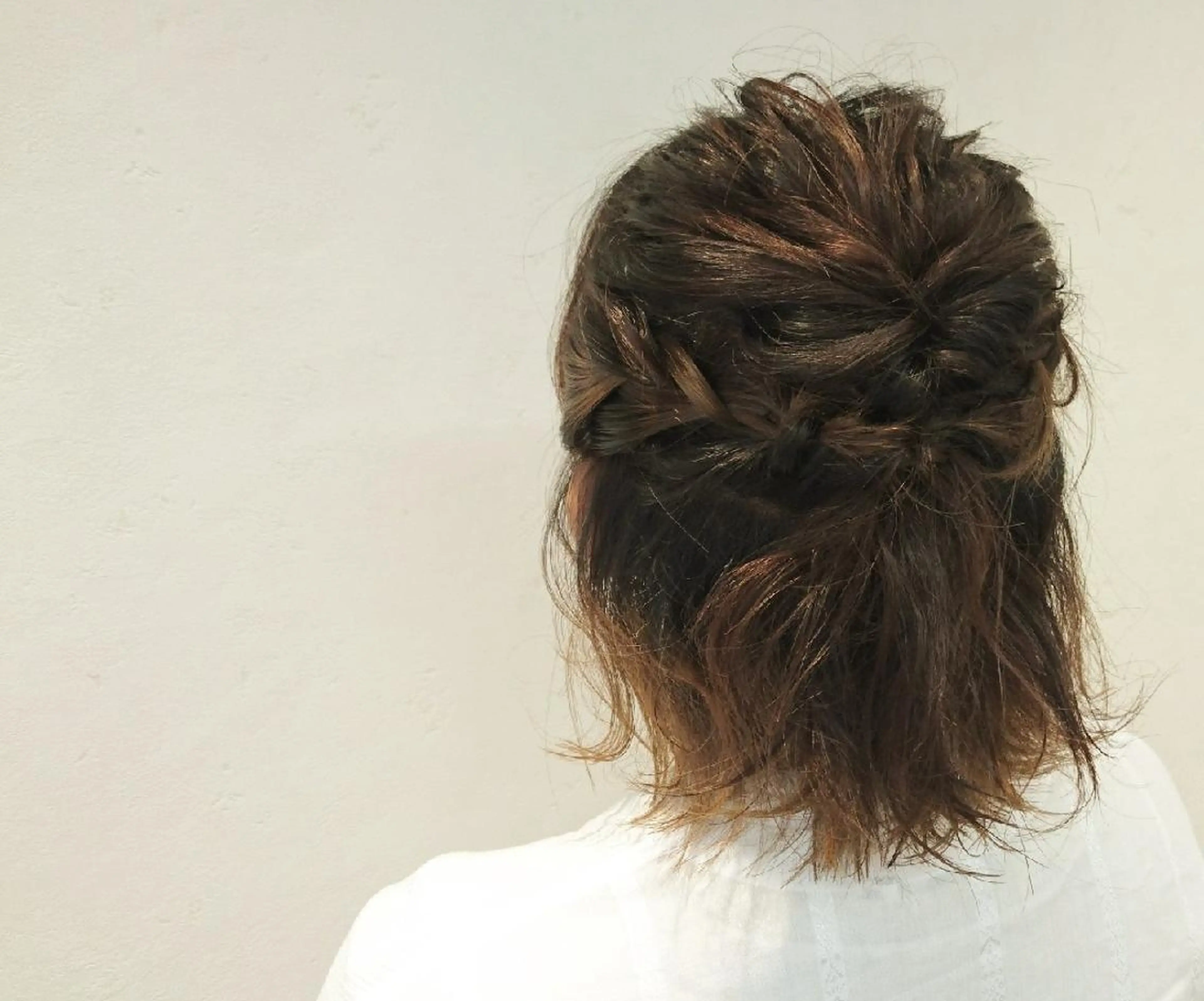 ヘアアレンジ ショート 外ハネヘア 透明感ハイライト◎ 伊藤夏海のヘアスタイル