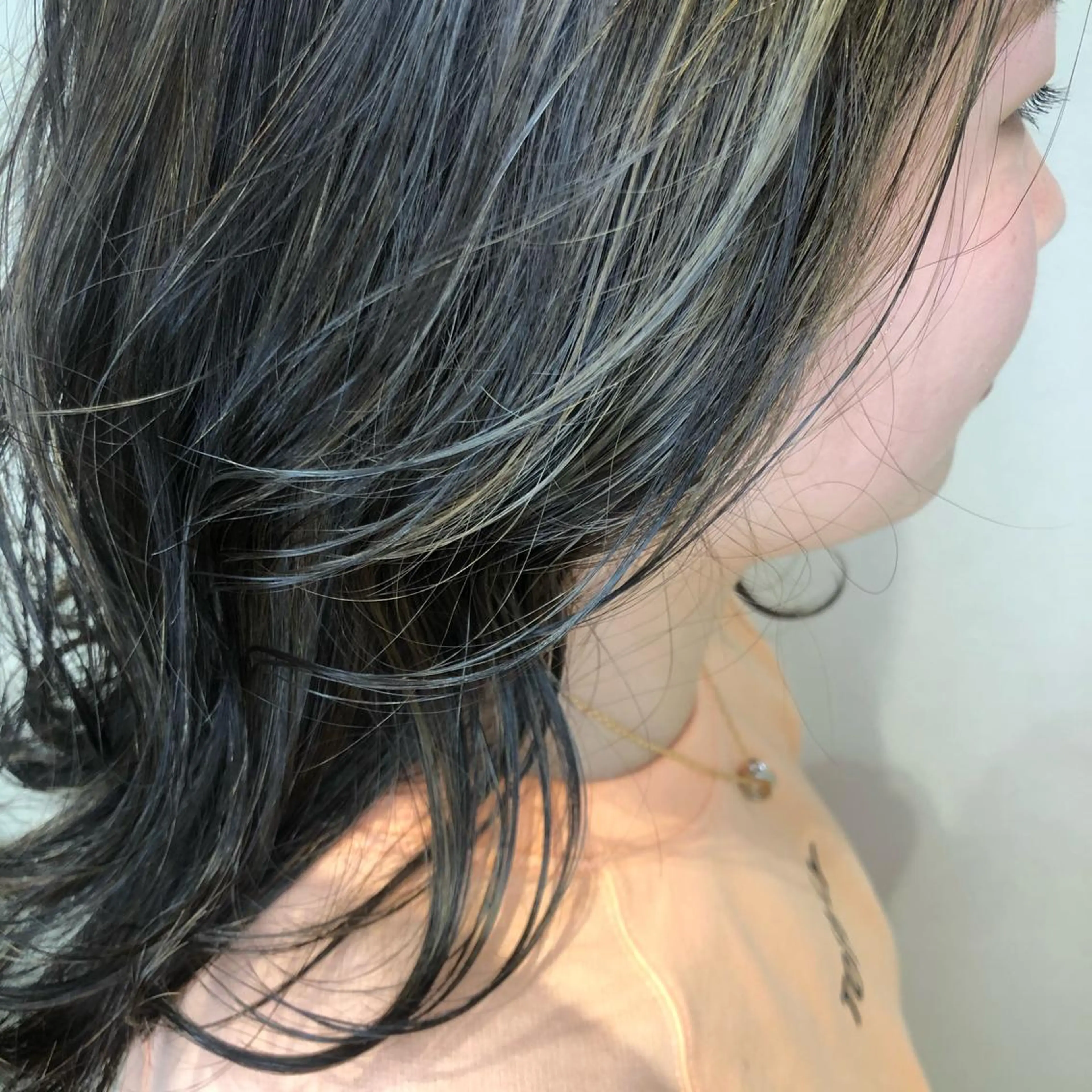 ミディアム カラー ハイライトカラー ハイライト 久保田 茜のヘアスタイル