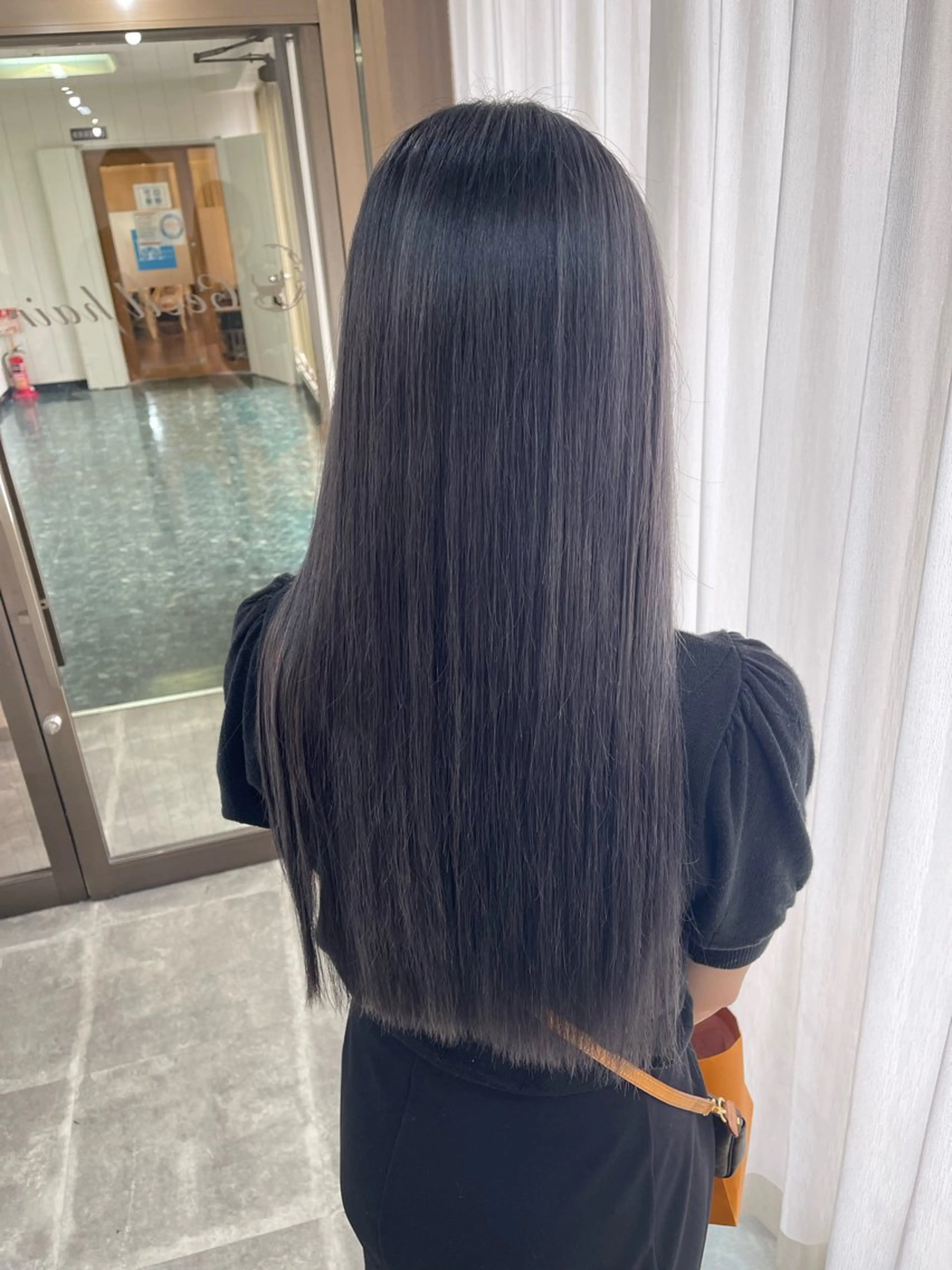 ロング カラー ブリーチ ケアブリーチ ダークグレー デザインカラー ダブルカラー ヘアカラー トリートメント SOYON西大寺店所属・ダブルカラー/ 髪質改善💎安藤のヘアスタイル