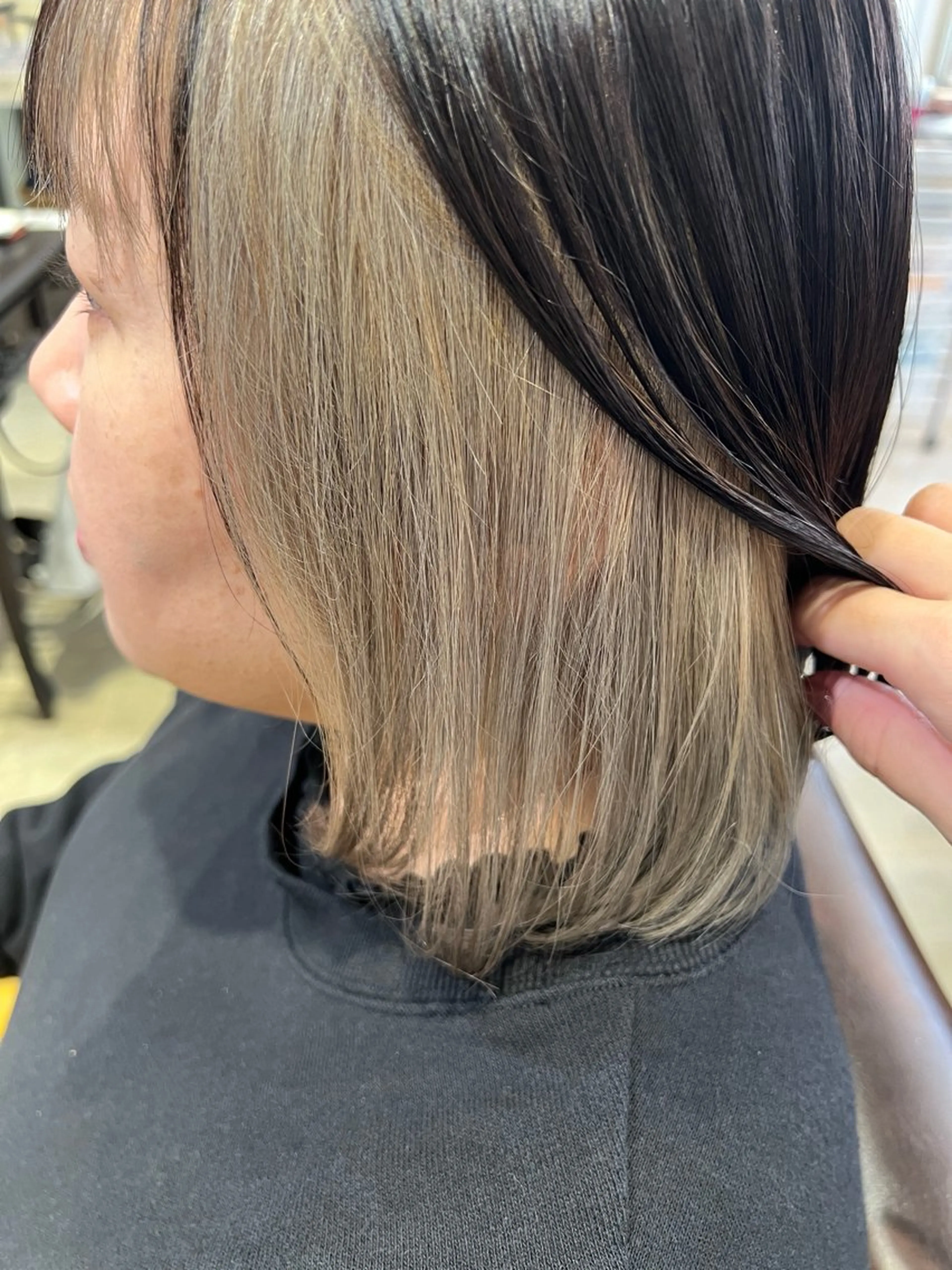 ミディアム カラー カット ヘアカラー トリートメント 韓国風レイヤー ∕ 大隣 里桜のヘアスタイル