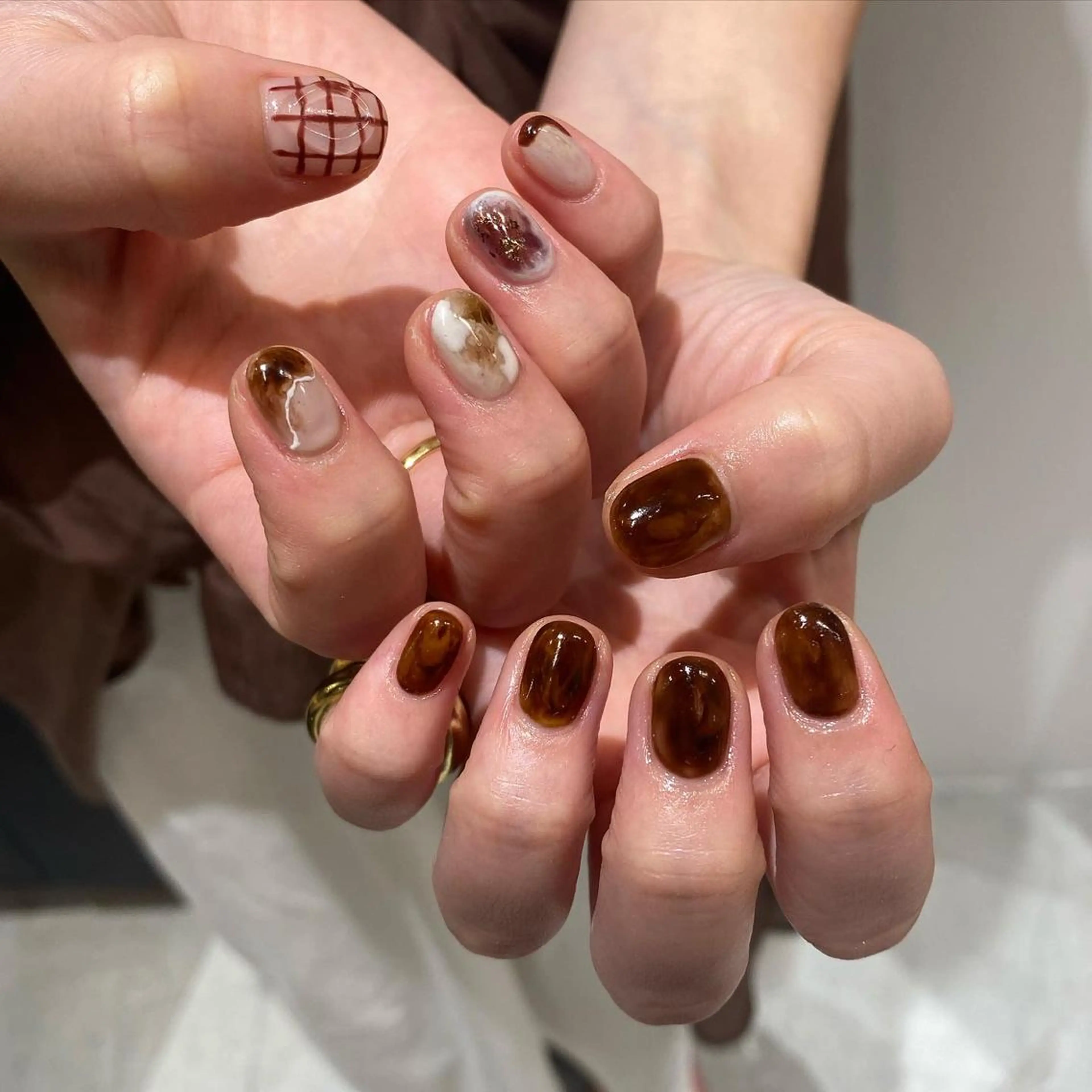 ネイル アートネイル べっ甲ネイル 赤色 ハンドネイル nable.所属・望月 実莉のネイルデザイン