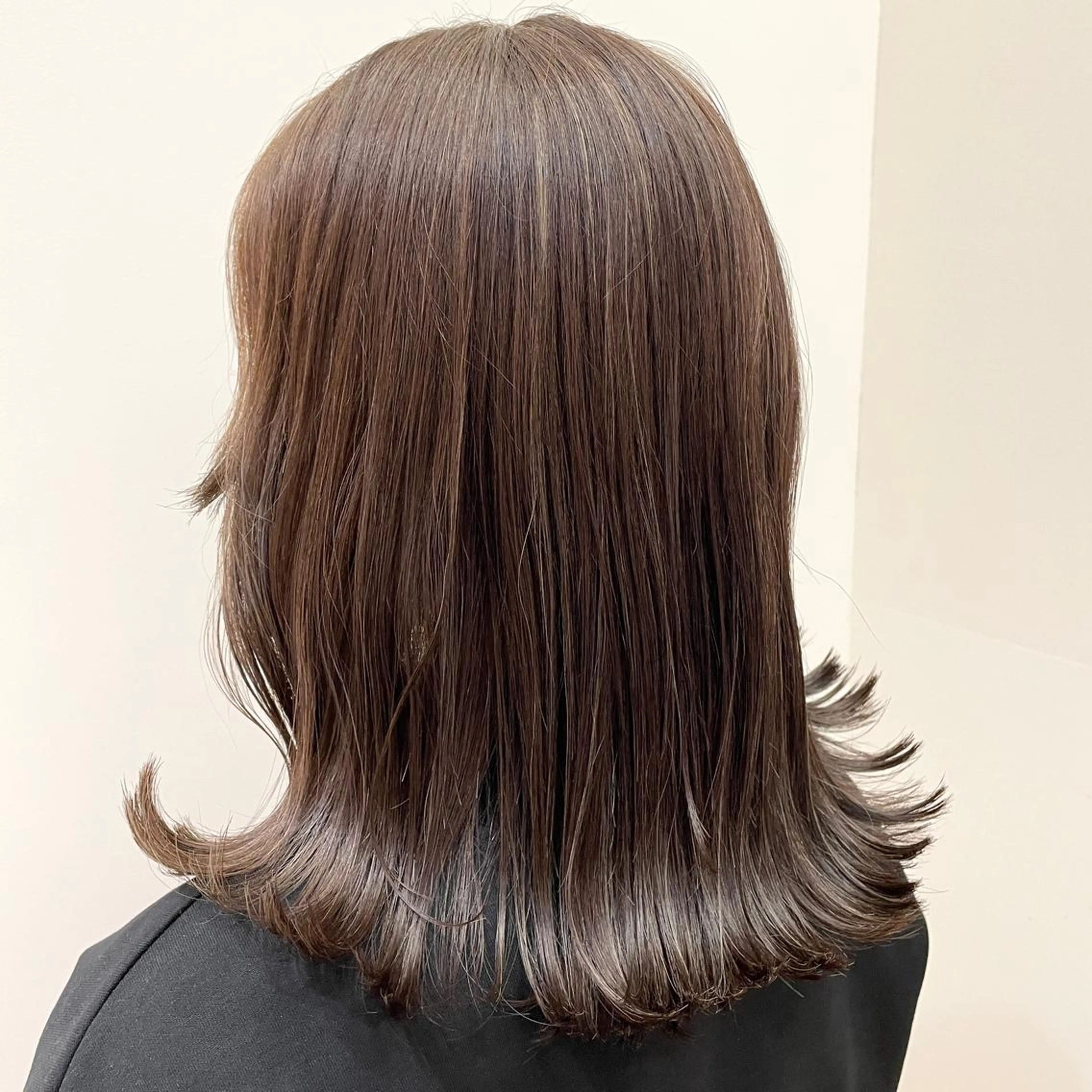 セミロング ハイライト コトネ🫧 韓国風レイヤーカットのヘアスタイル