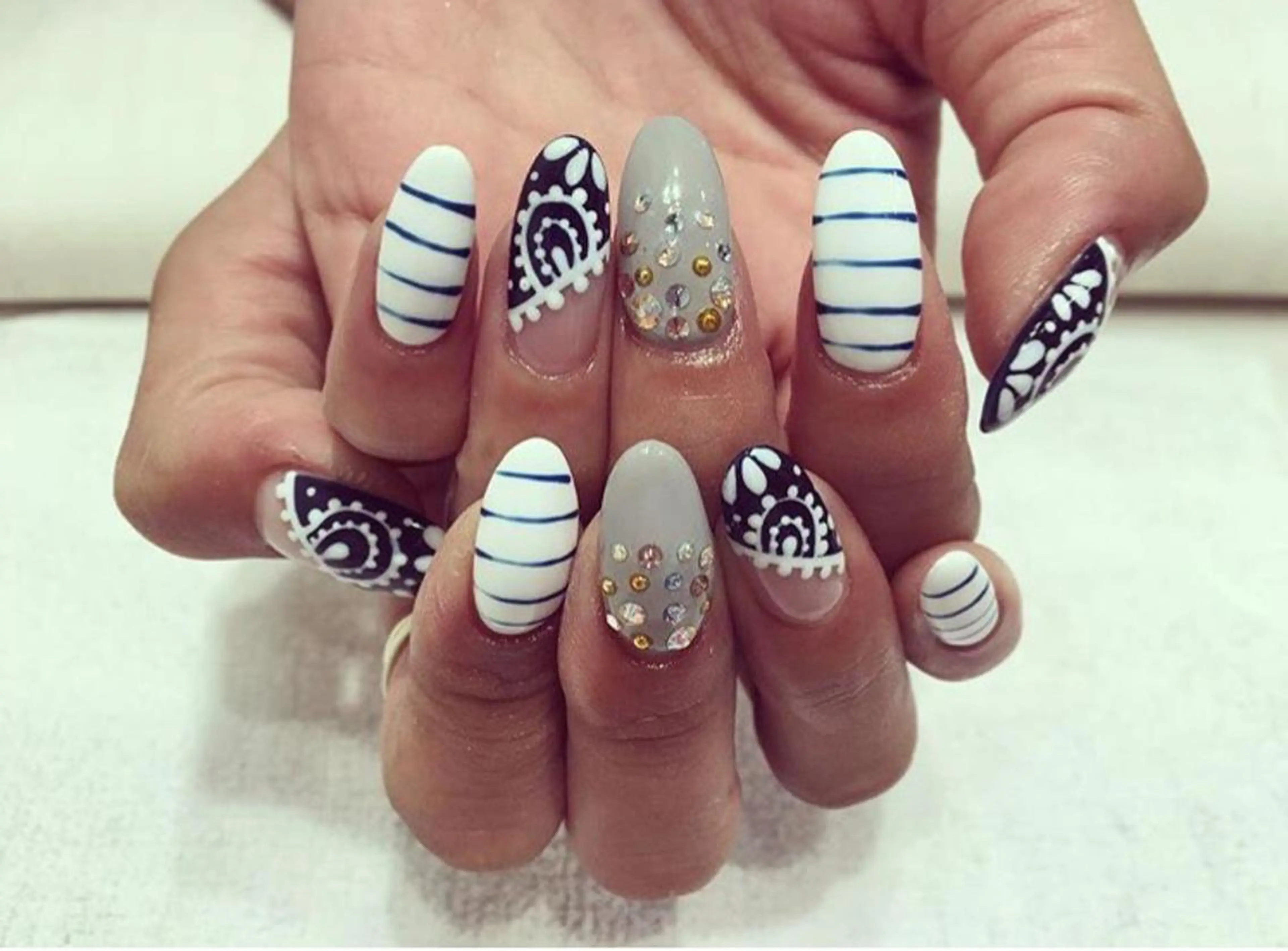 ネイル ボーダー maison　opus所属・nailartist lisaのネイルデザイン