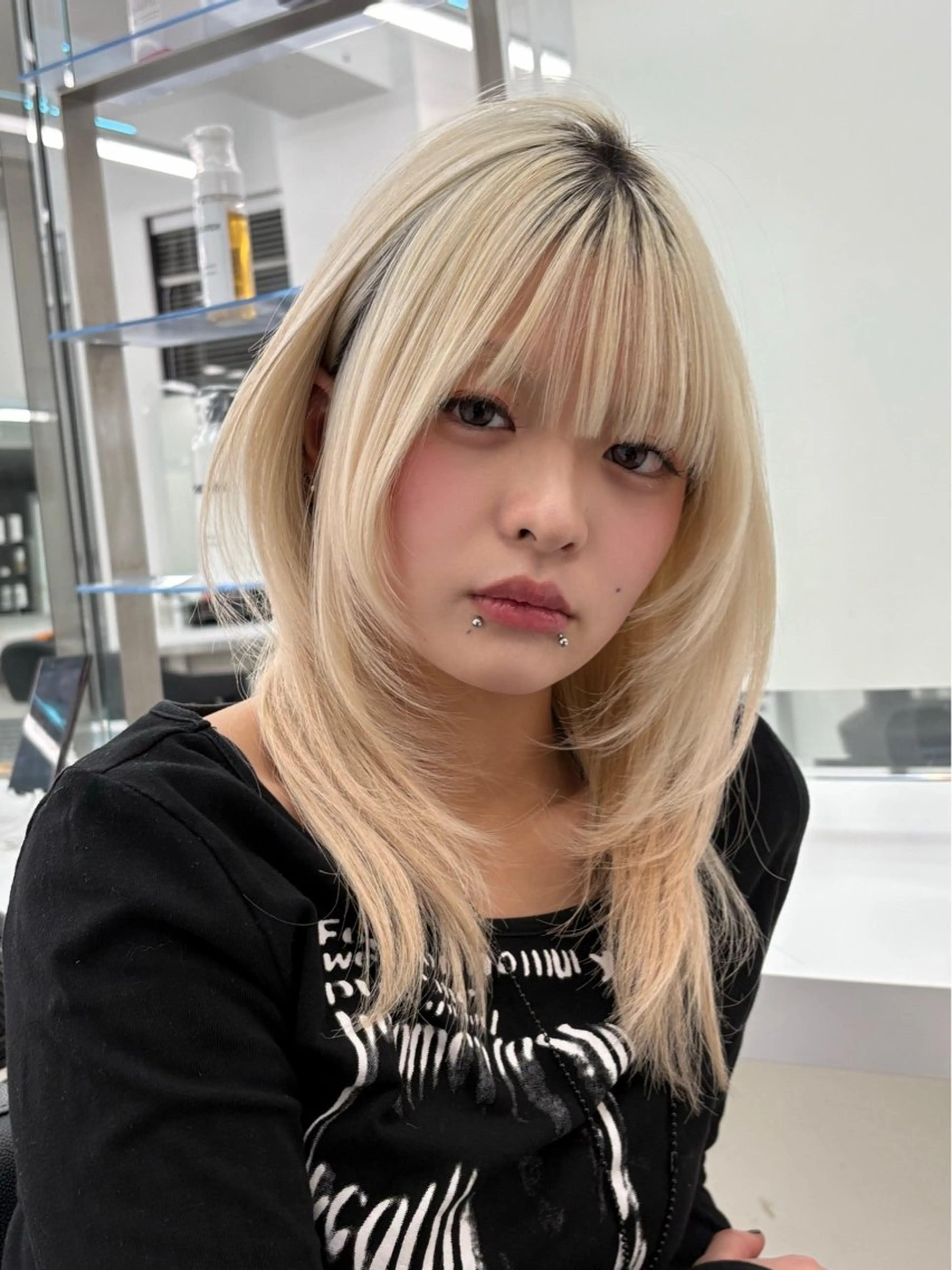 ミディアム カラー カット ヘアカラー niina🖤 寒色×レイヤーのヘアスタイル