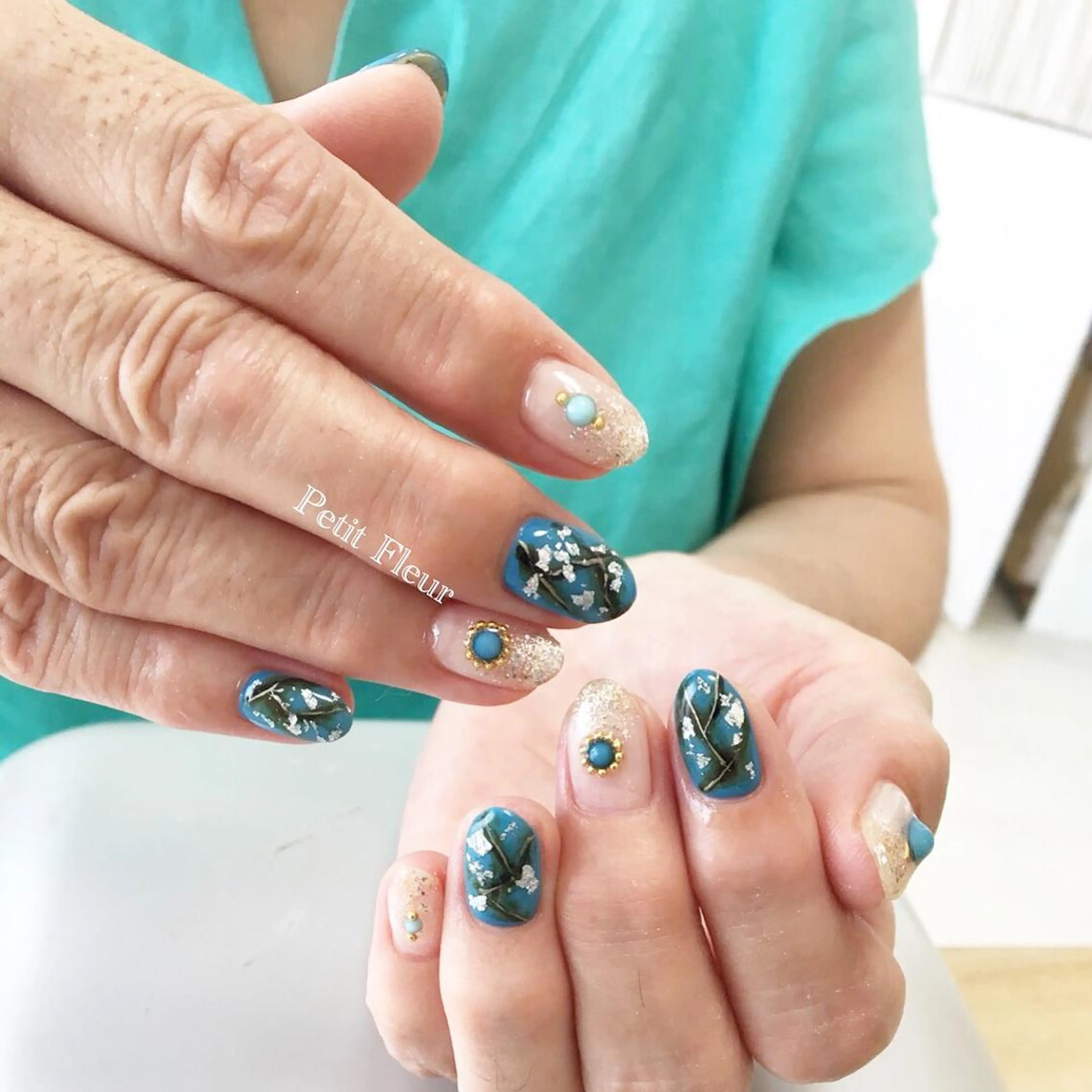 ネイル ブルー 夏ネイル Petit Fleur所属・青柳 亜梨奈のマツエク・マツパデザイン