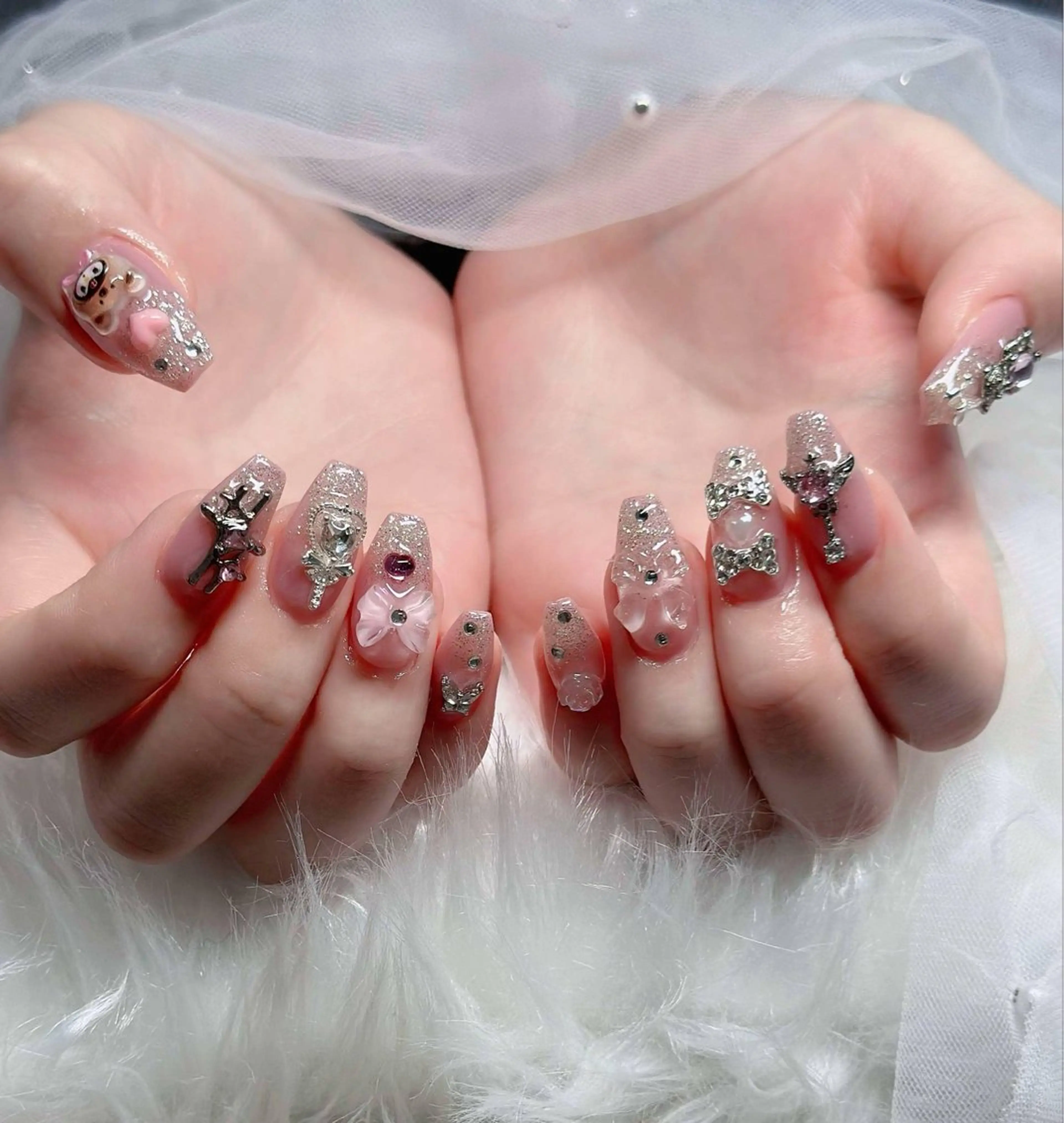 ネイル オーロラネイル フレンチネイル ジェルネイル ハロウィン キラキラネイル ハンドネイル H.baby Nail Salonのネイルデザイン