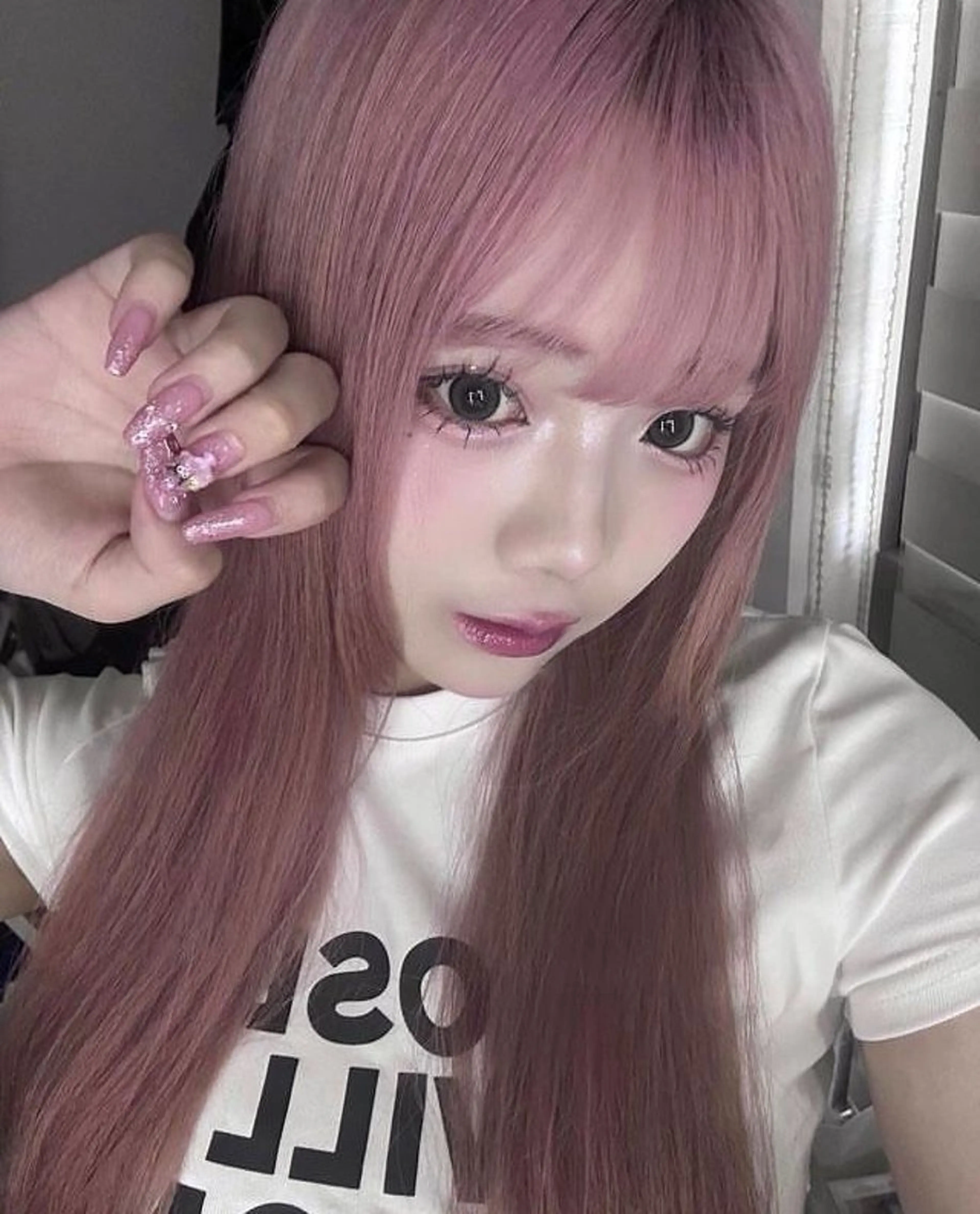 ロング カラー ピンク・ミルクティー 艶髪ハイトーン晃哉‎のヘアスタイル