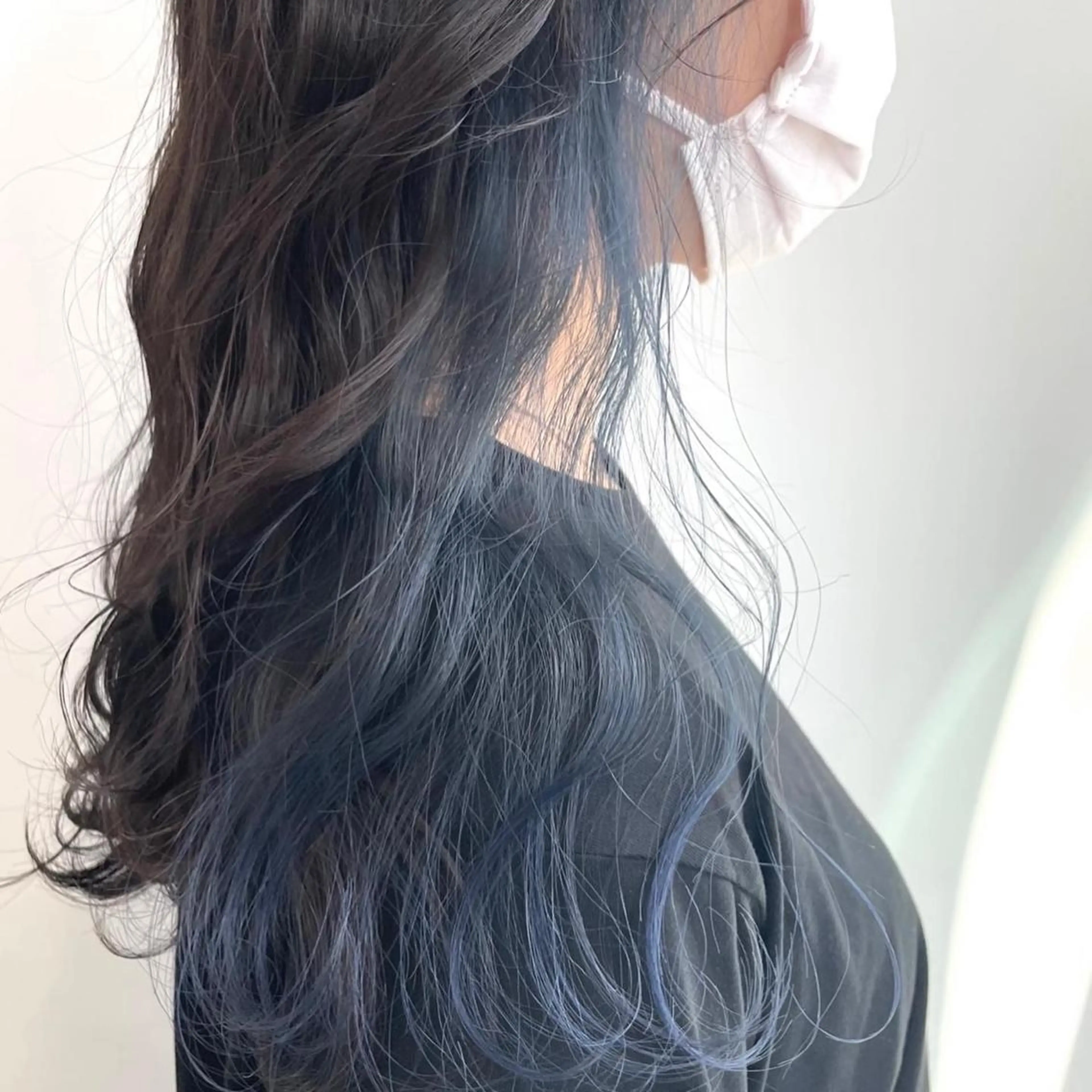 セミロング カラー ヘアアレンジ ブリーチ ブルーカラー イヤリングカラー ネイビーカラー ヘアカラー トリートメント 🦄インナーカラー 🦄貫井彩花のヘアスタイル