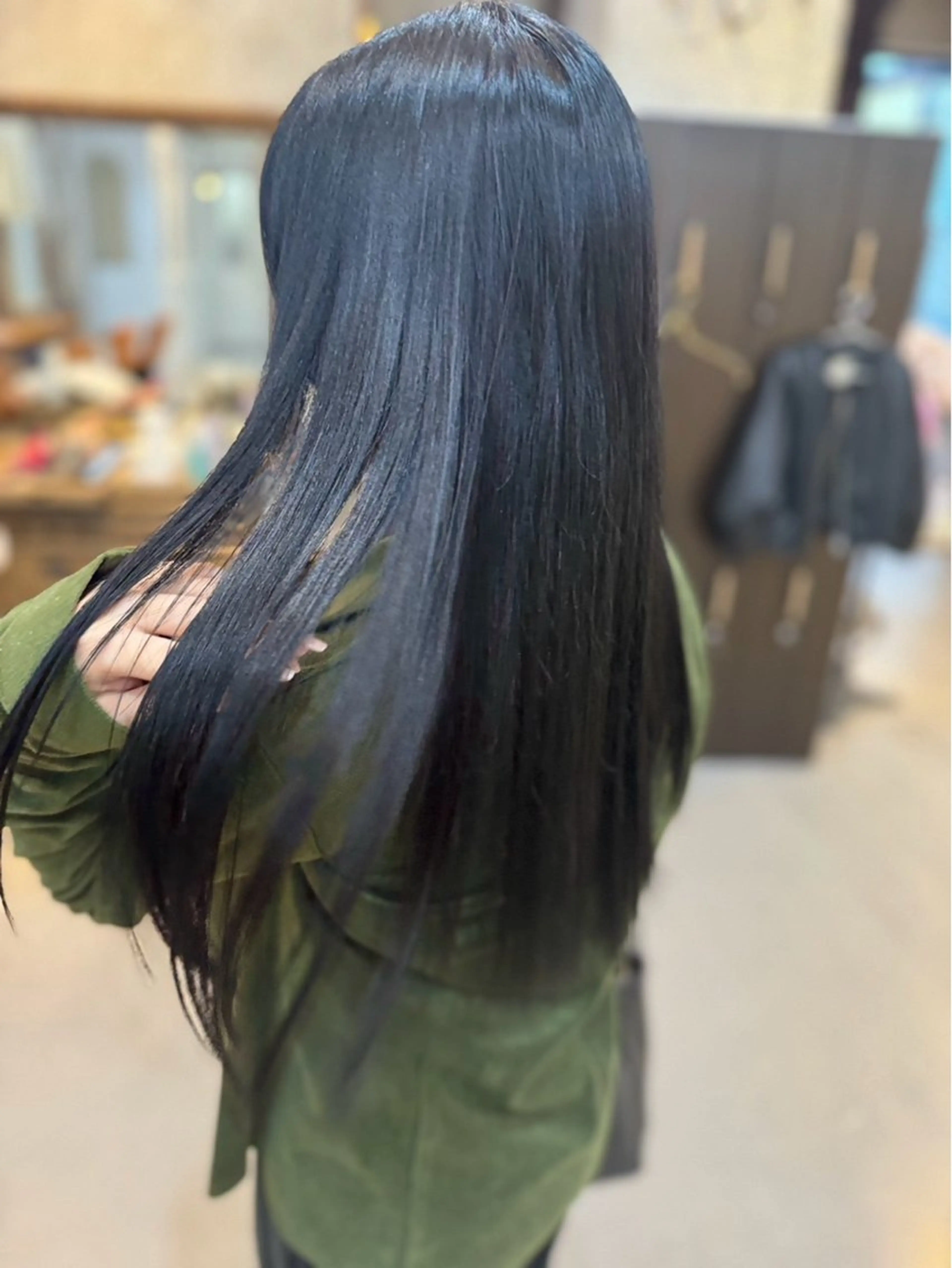 ロング カラー 黒髪 ブルーカラー ブルーブラック 髪質改善 レイヤーカット 髪質改善ヘアエステサロンOPSIA所属・髪質改善🌸 タケウチハナノのヘアスタイル