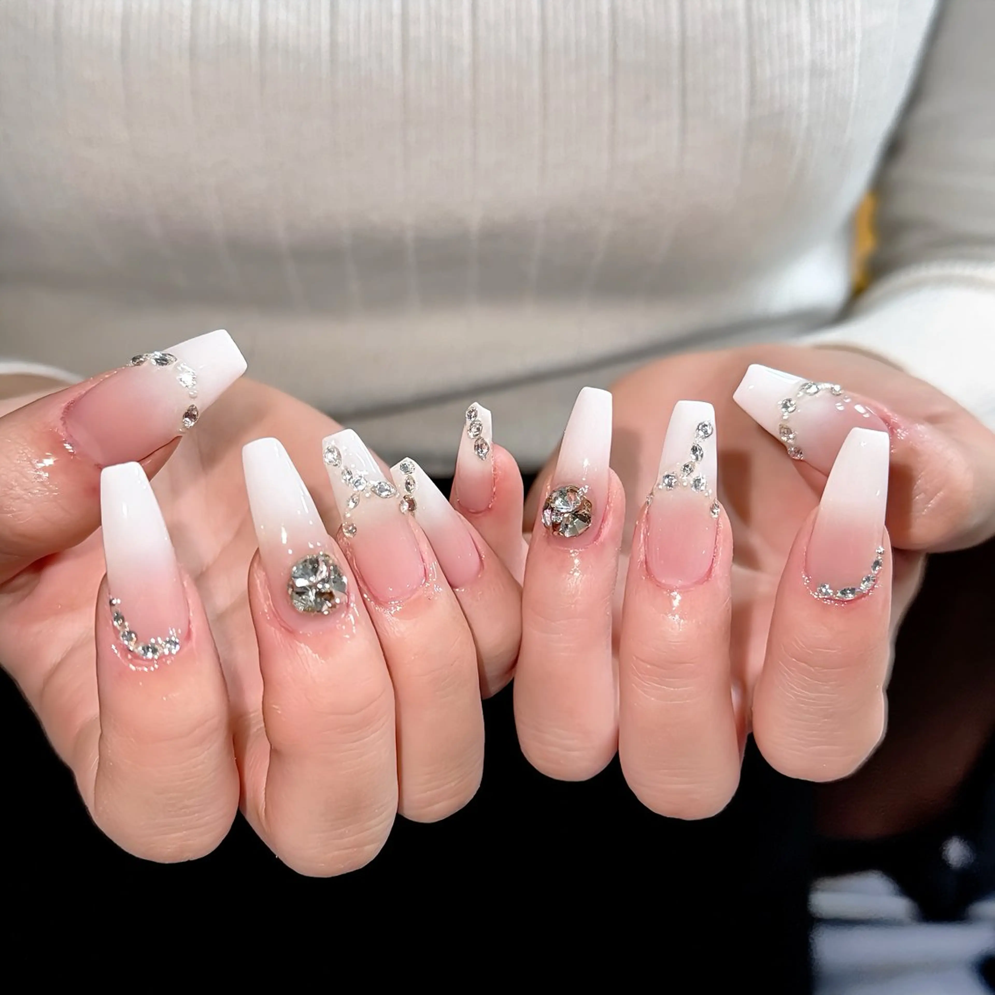 ネイル チークネイル フレンチネイル グラデーション マグネットネイル ネイビー ハンドネイル 🫧OPELIA NAIL渋谷🫧のネイルデザイン