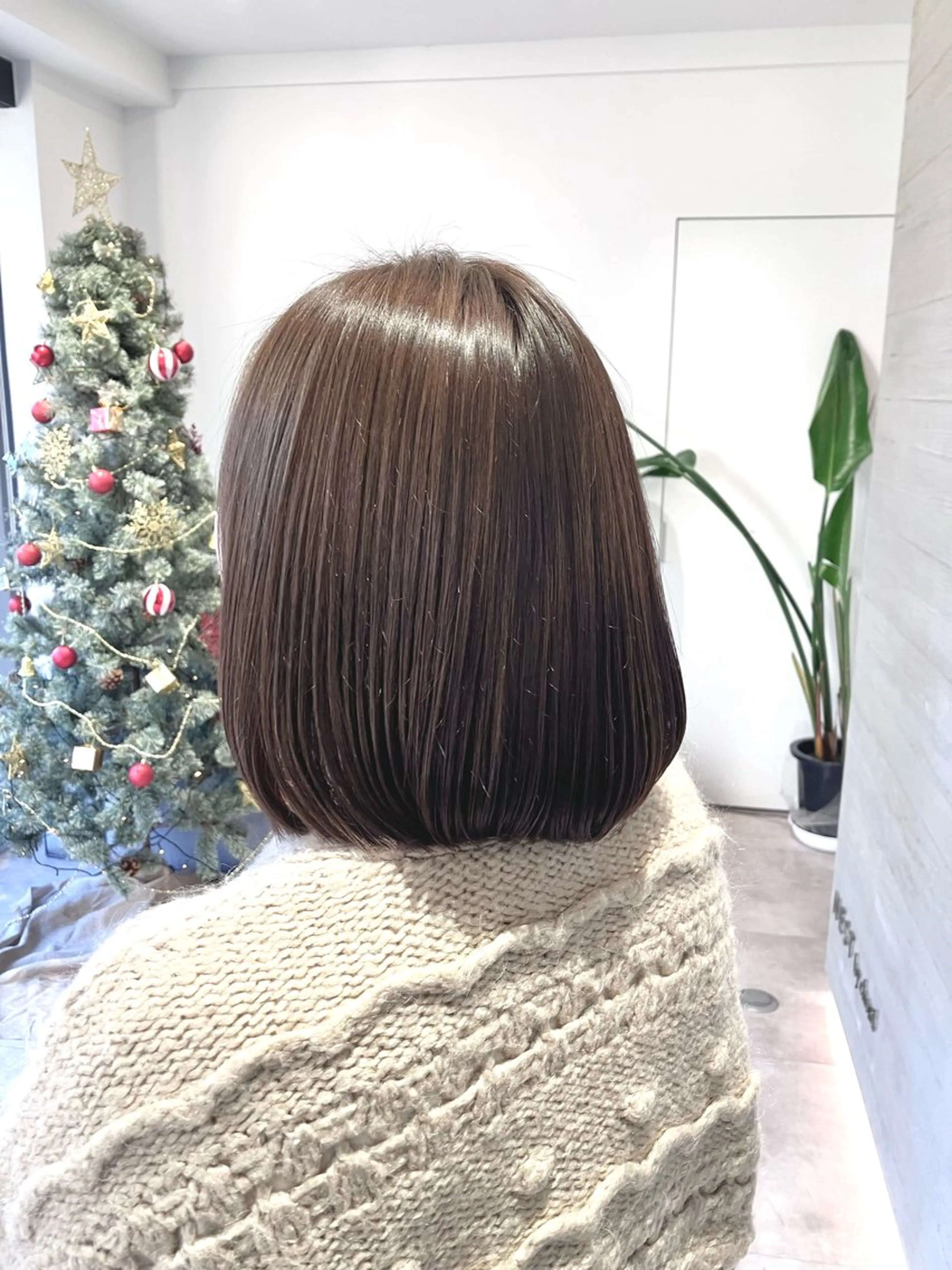 ショート カラー グレージュ ボブ サキ🤍ハイトーン 🩰くびれ巻きヘアのヘアスタイル