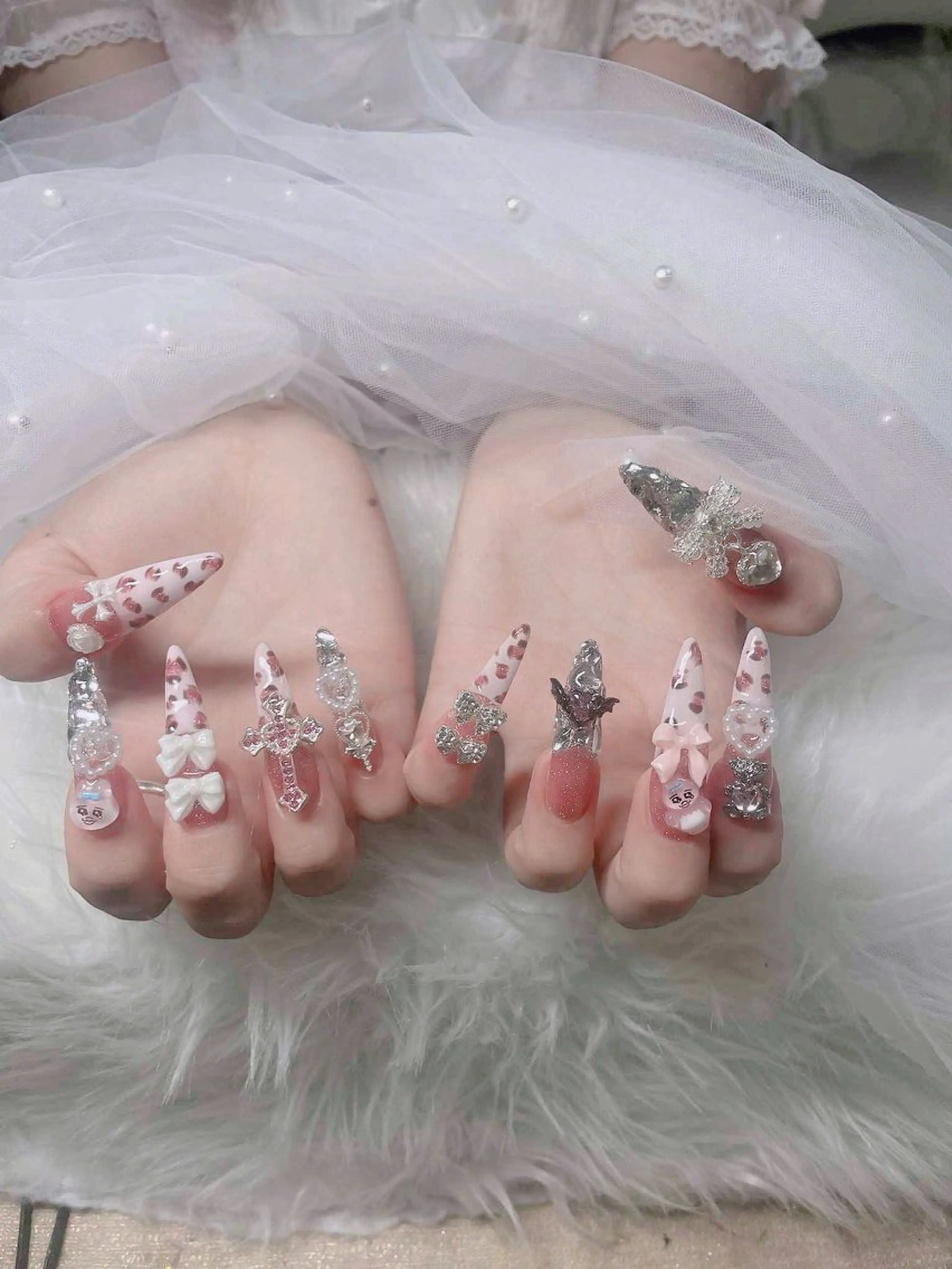 ネイル フレンチネイル ジェルネイル ガラスフレンチ ハロウィン ハート H.baby nail所属・H.baby Nail Salonのネイルデザイン