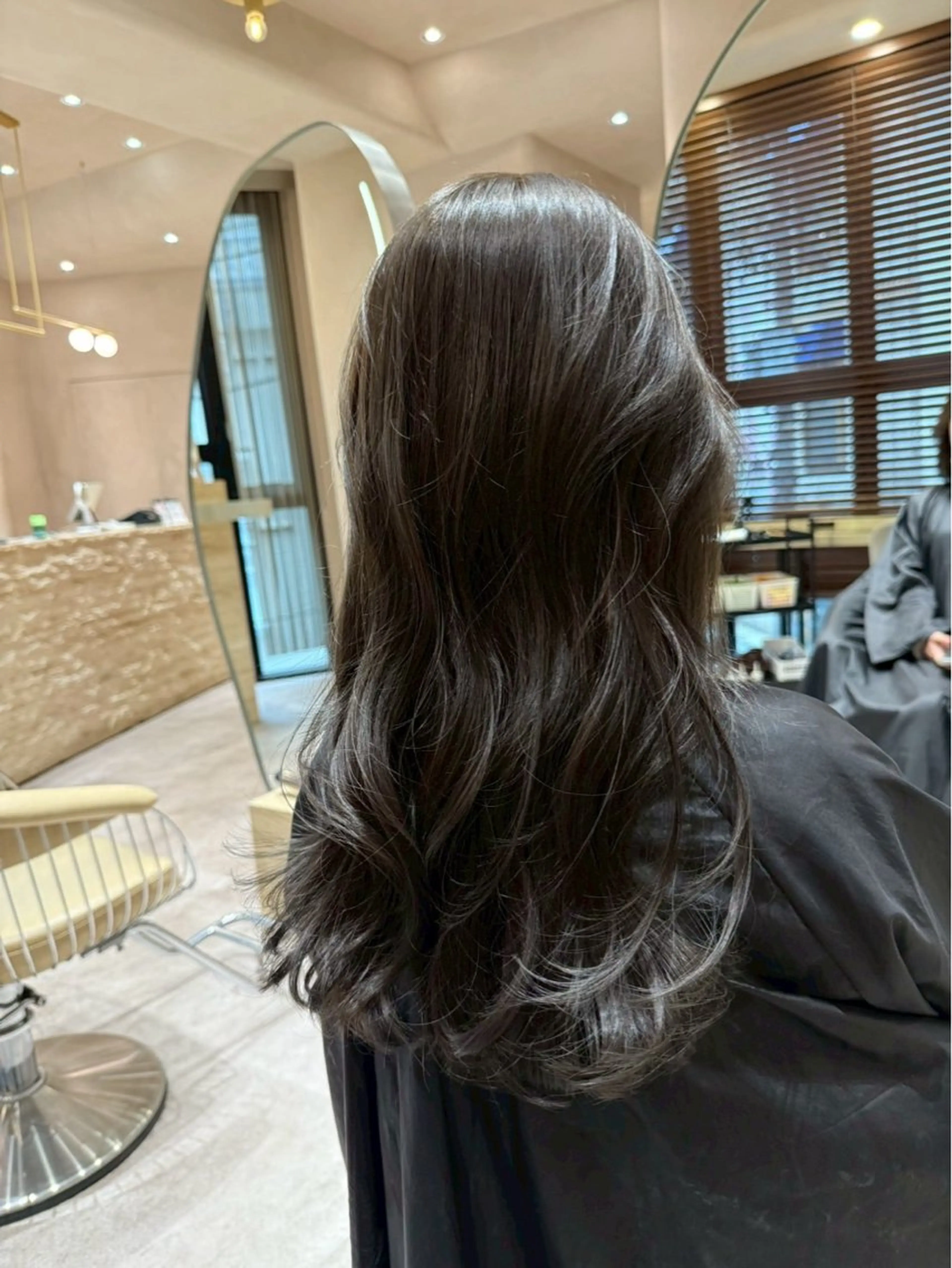 ロング ヘアカラー 渋谷/切りっぱなし レイヤー/ブリーチのヘアスタイル