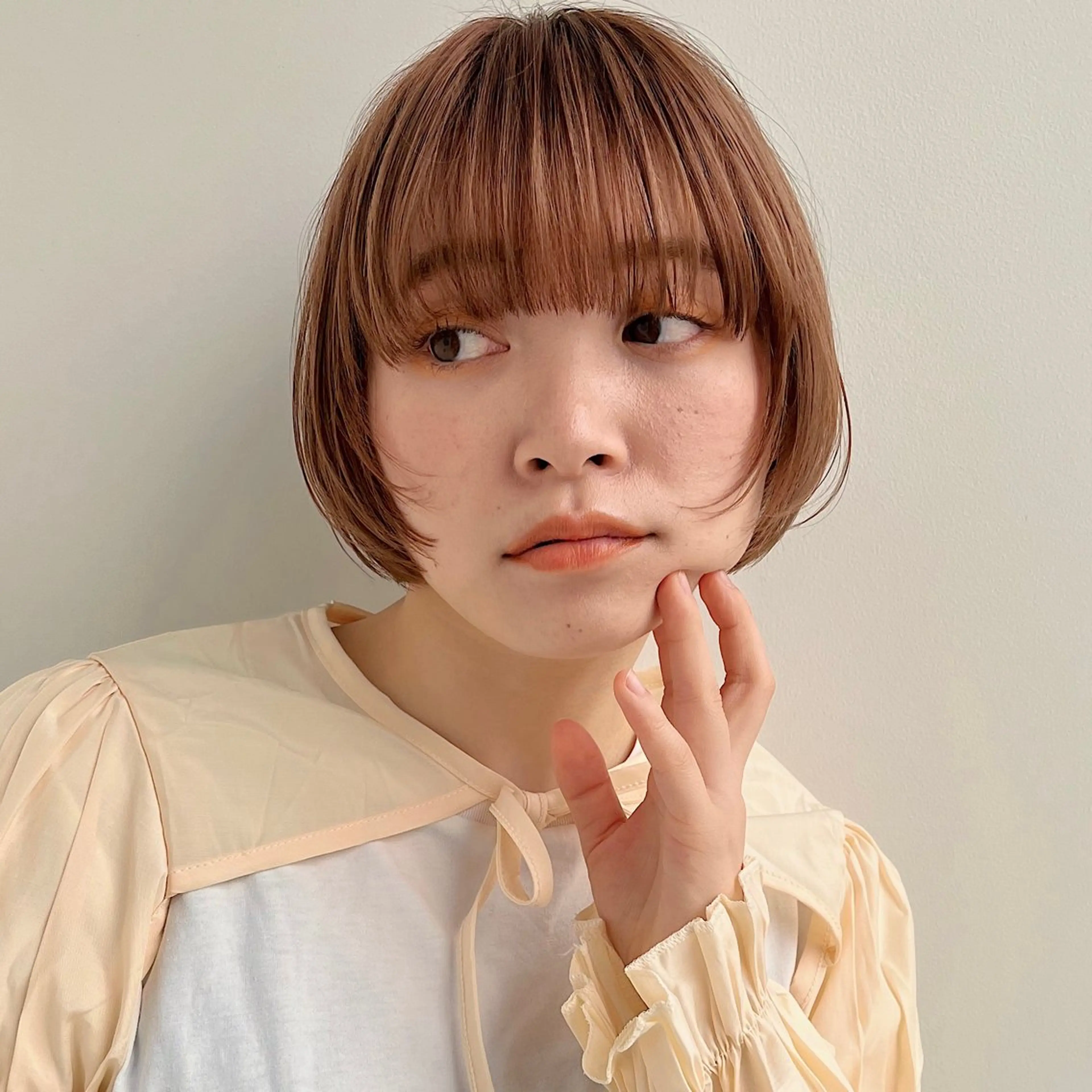 ショート ショートボブ ボブ ショートヘア ワイドバング あやめ【顔まわり/レ イヤー/柔らかカラ】のヘアスタイル