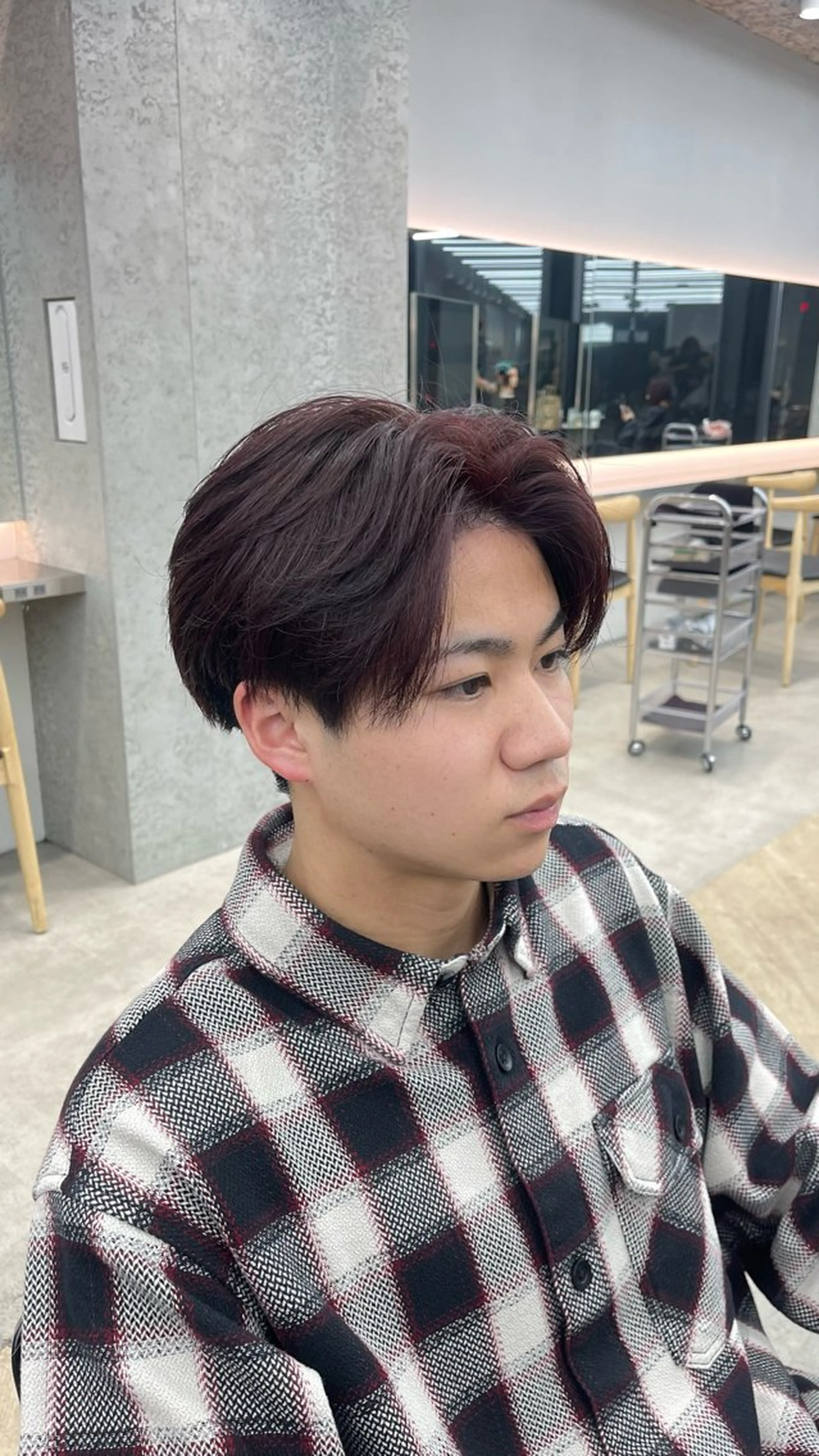 ショート カラー パーマ メンズ キッズ メンズブリーチ ブリーチ ブリーチなしカラー 岩本晴佳/波巻きパー マ/フェザーパーマのヘアスタイル