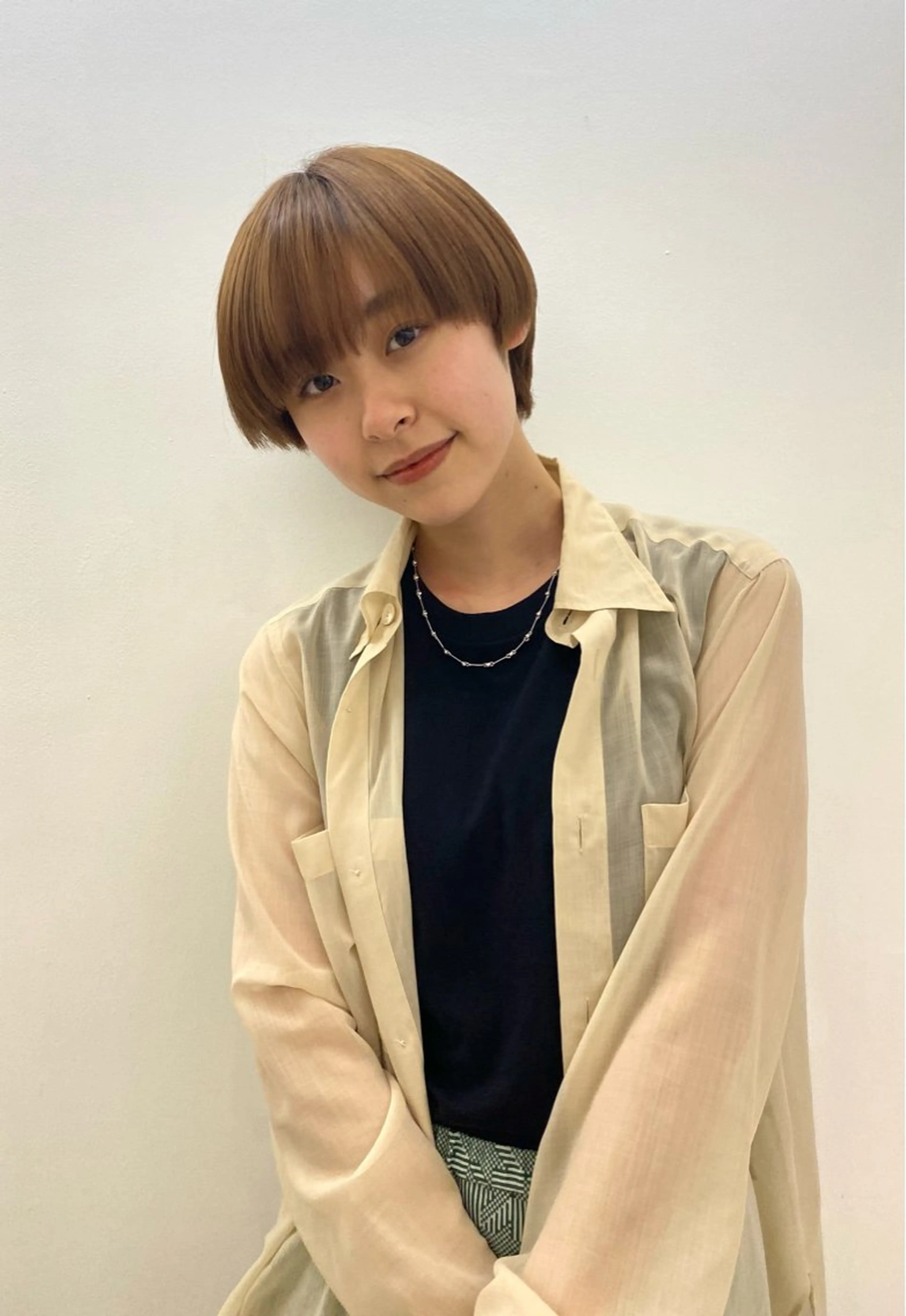 ショート カラー ショートヘア コテ巻き風パーマ/ キミシマカイトのヘアスタイル