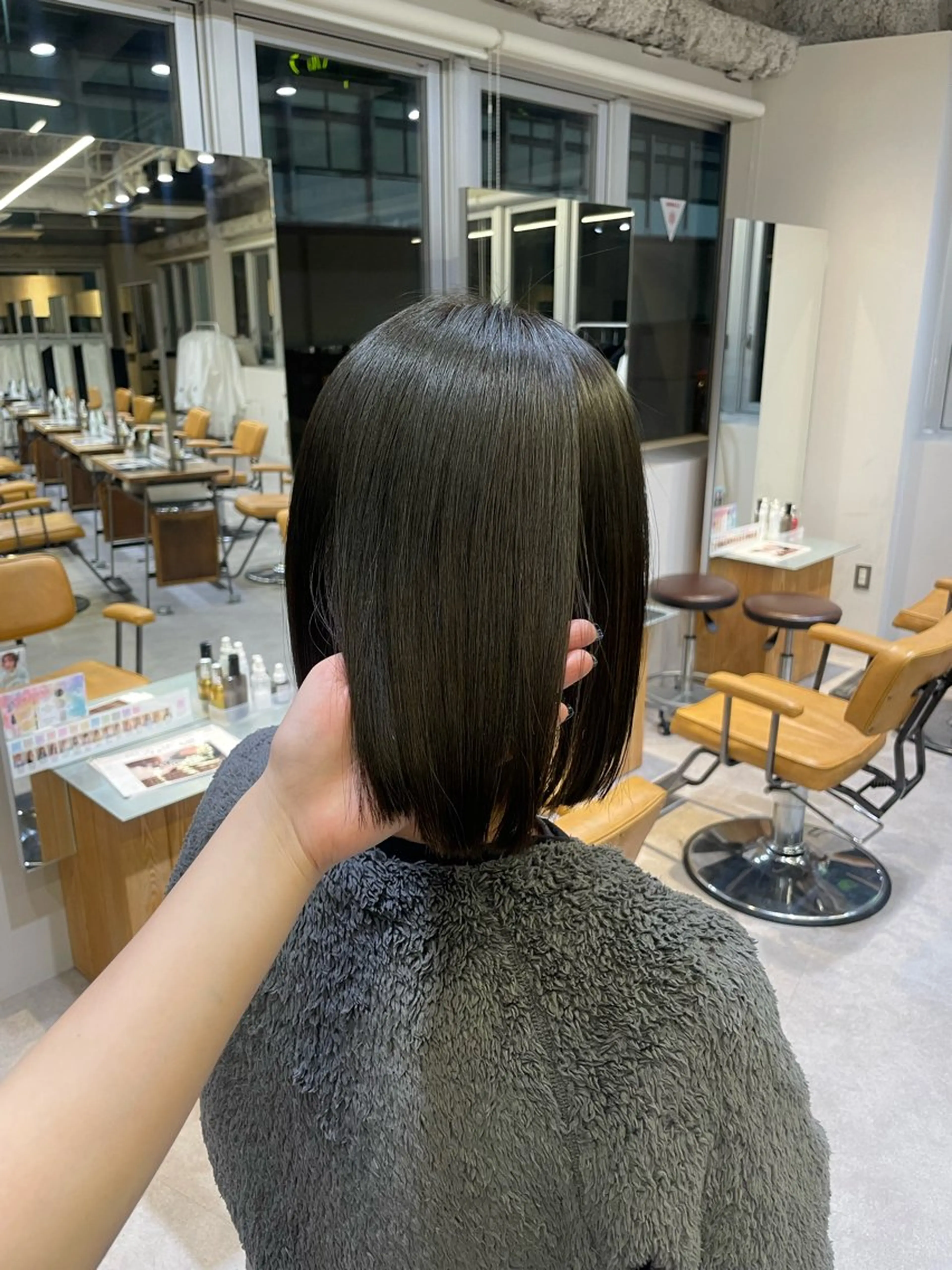 ミディアム SARA 【大阪梅田】のヘアスタイル