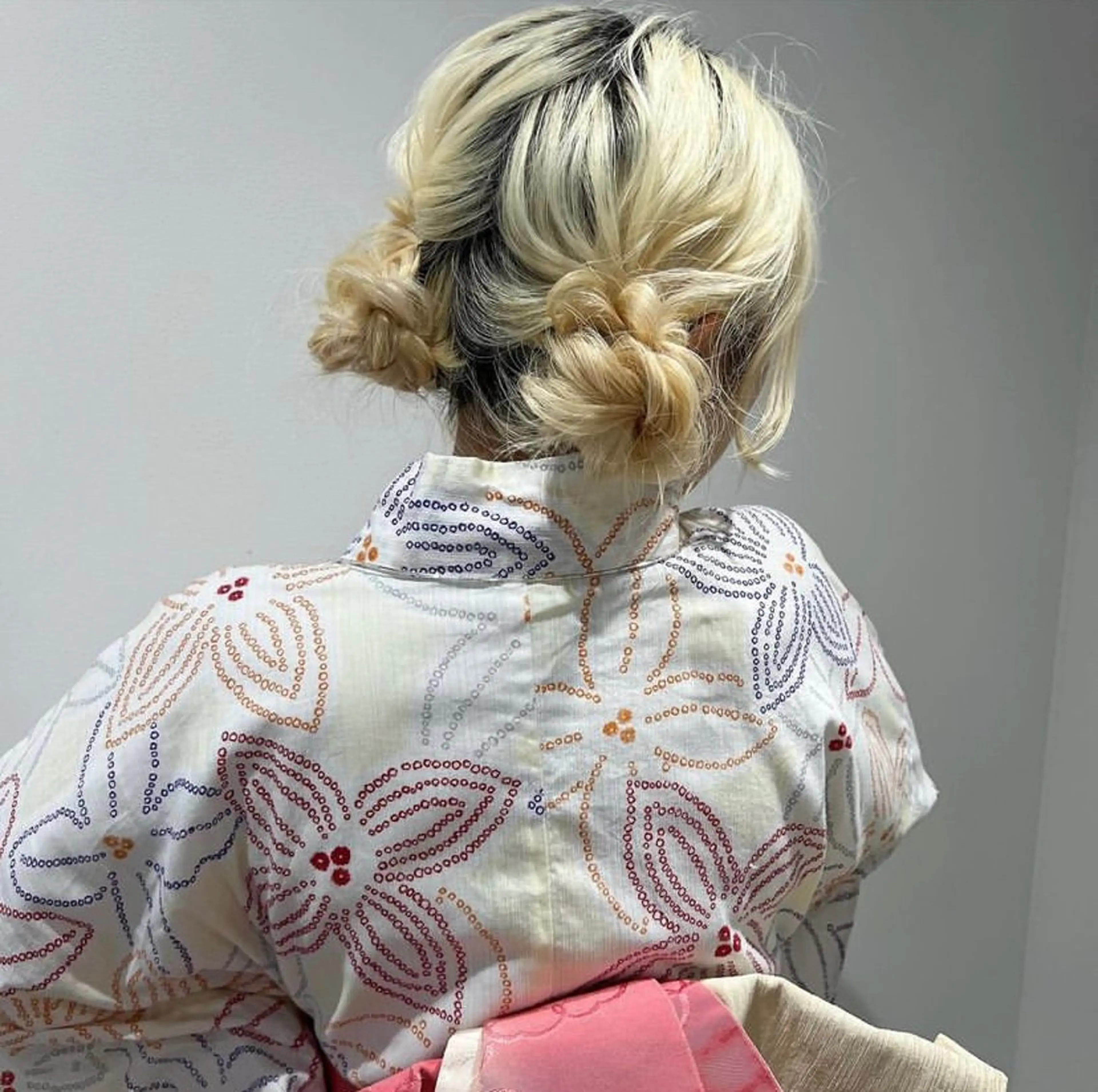 ミディアム カラー ヘアアレンジ お団子ヘア 浴衣 ヘアセット mina 🌷のヘアスタイル