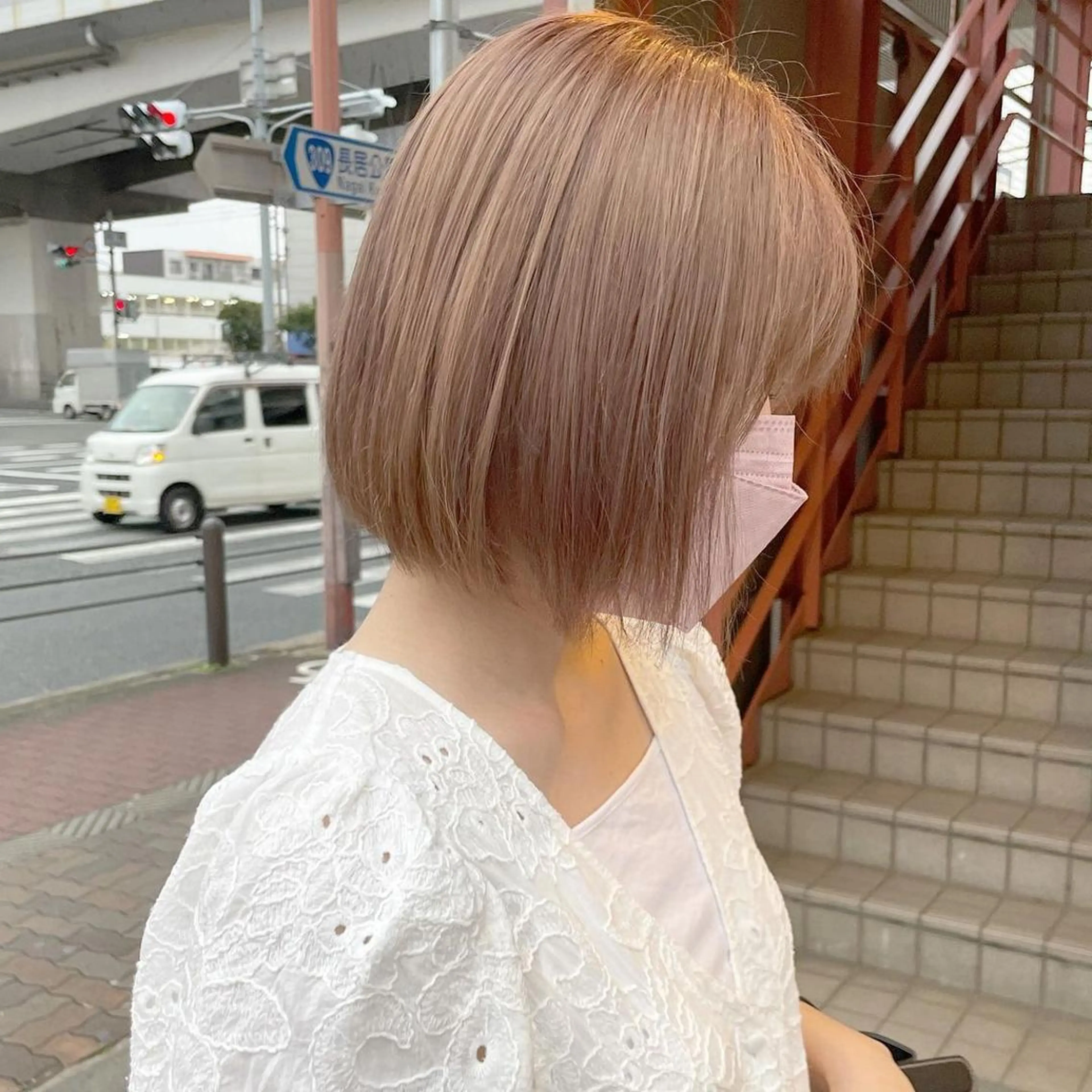 ショート カラー ブリーチ ブラウンカラー 透明感カラー グレージュ ハイトーンカラー ブリーチ、髪質改善 Noe心斎橋店のヘアスタイル