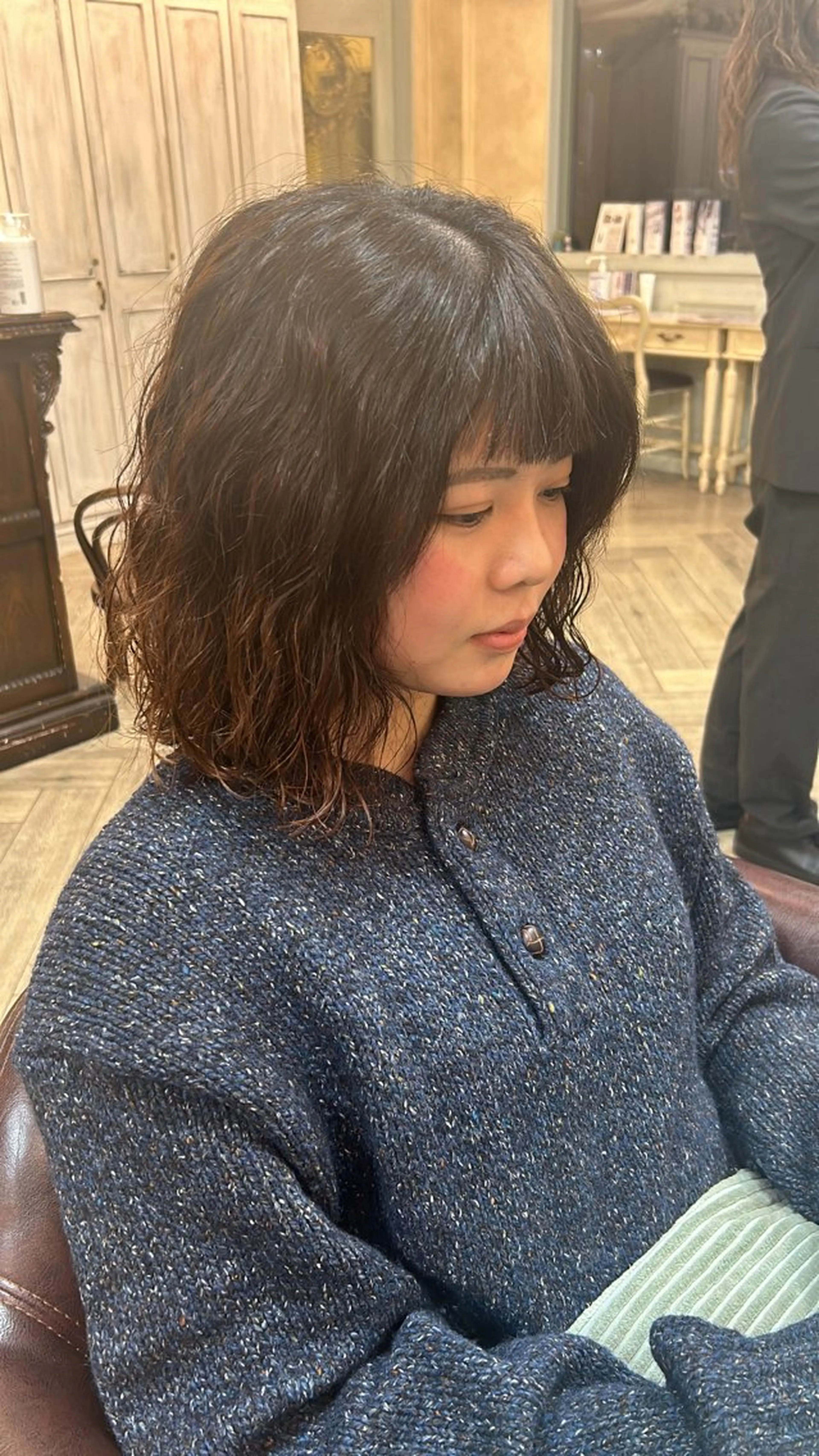 ミディアム パーマ アオバ / ハイトーンカラーのヘアスタイル