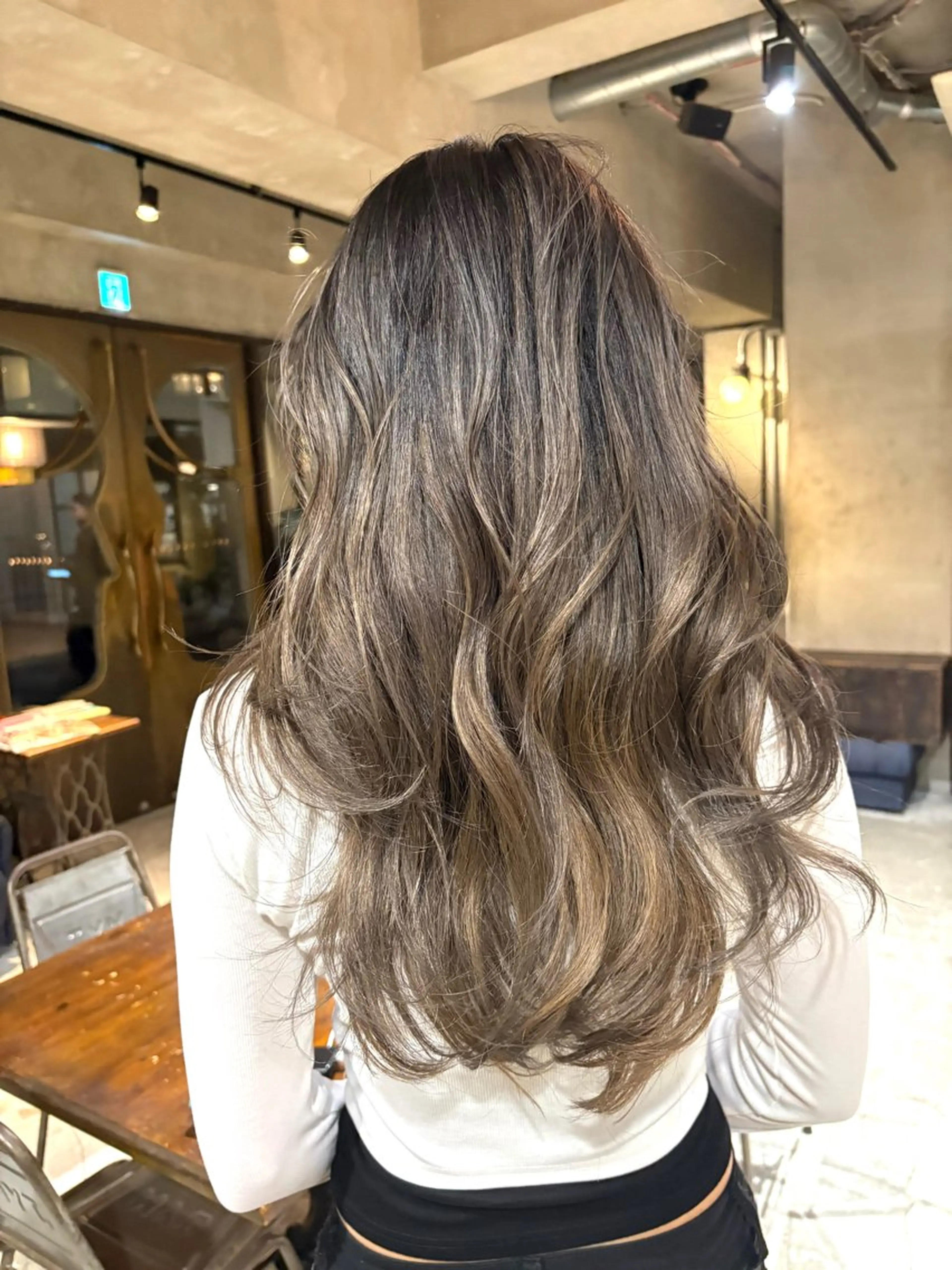 ロング カラー ヘアアレンジ カット ヘアカラー トリートメント ヘアセット ハイトーン/美髪矯正 🍃大江拓実のヘアスタイル