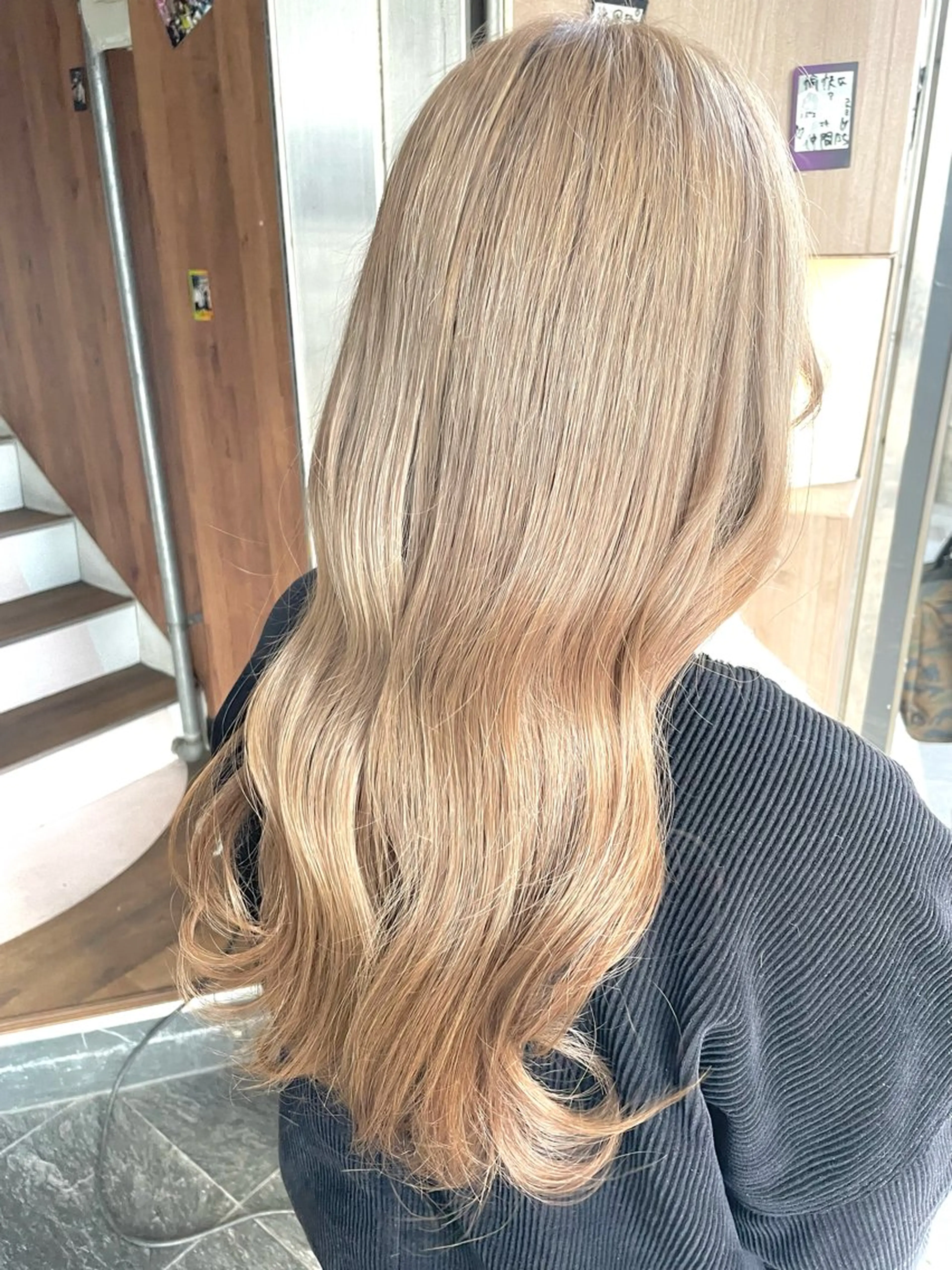 ロング カラー ベージュカラー ダブルカラー ミルクティーベージュ 高尾亮輔/ AVANCE難波店のヘアスタイル