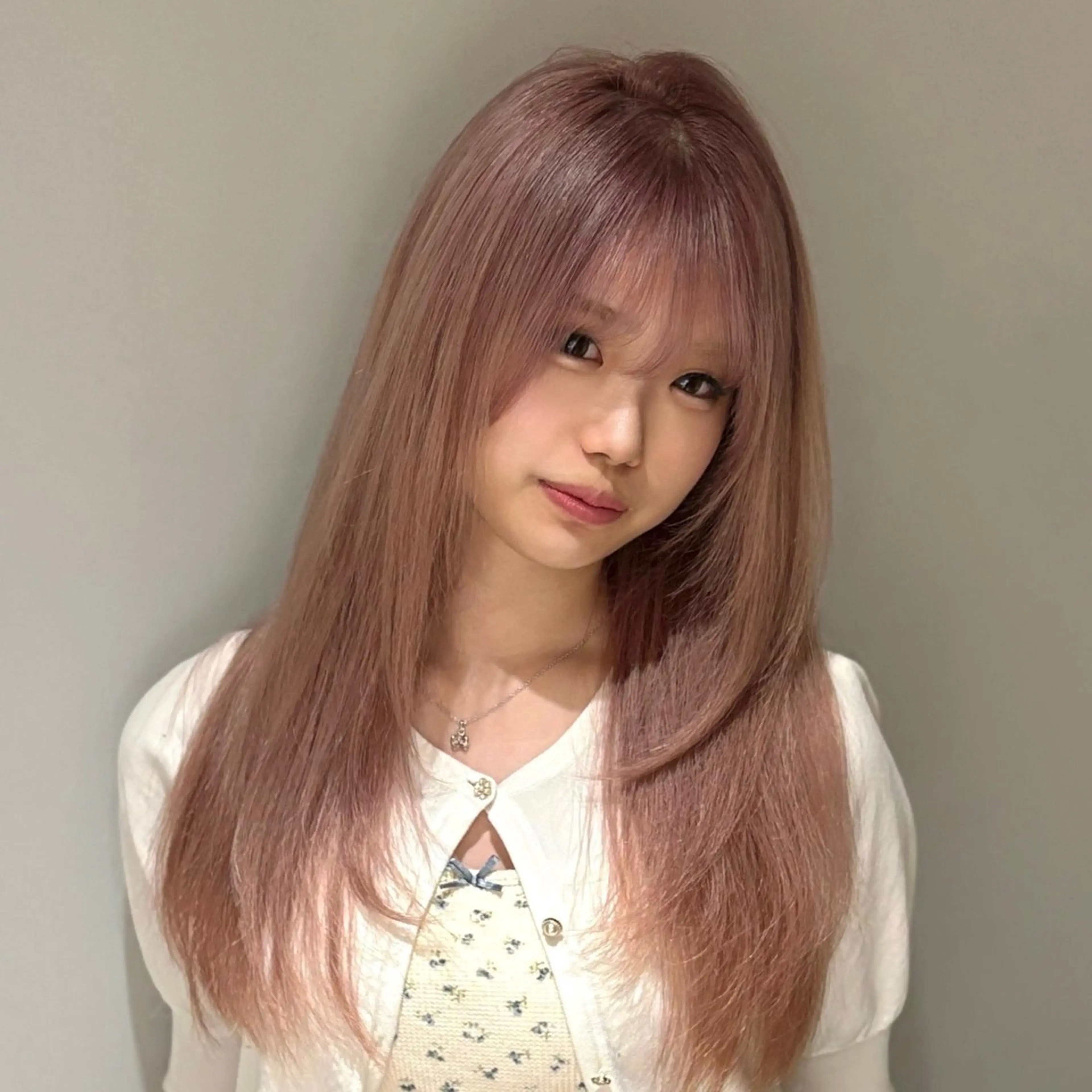 ロング カラー ベージュカラー ブリーチ ハイトーンカラー ピンクカラー ピンクベージュ ヘアカラー ハイトーン/メンズパ ーマ/暖色/kotaのヘアスタイル
